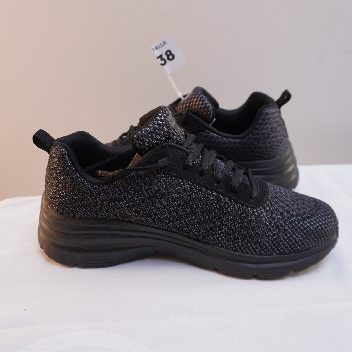Zapatillas Skechers para Mujer Usadas - Negro, 38