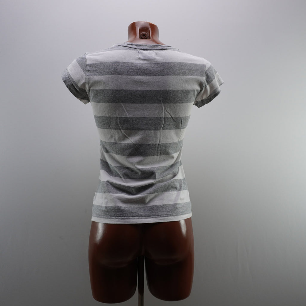 Camiseta de Manga Corta Adidas para Mujer - Gris, M, Usada en Muy Buen Estado