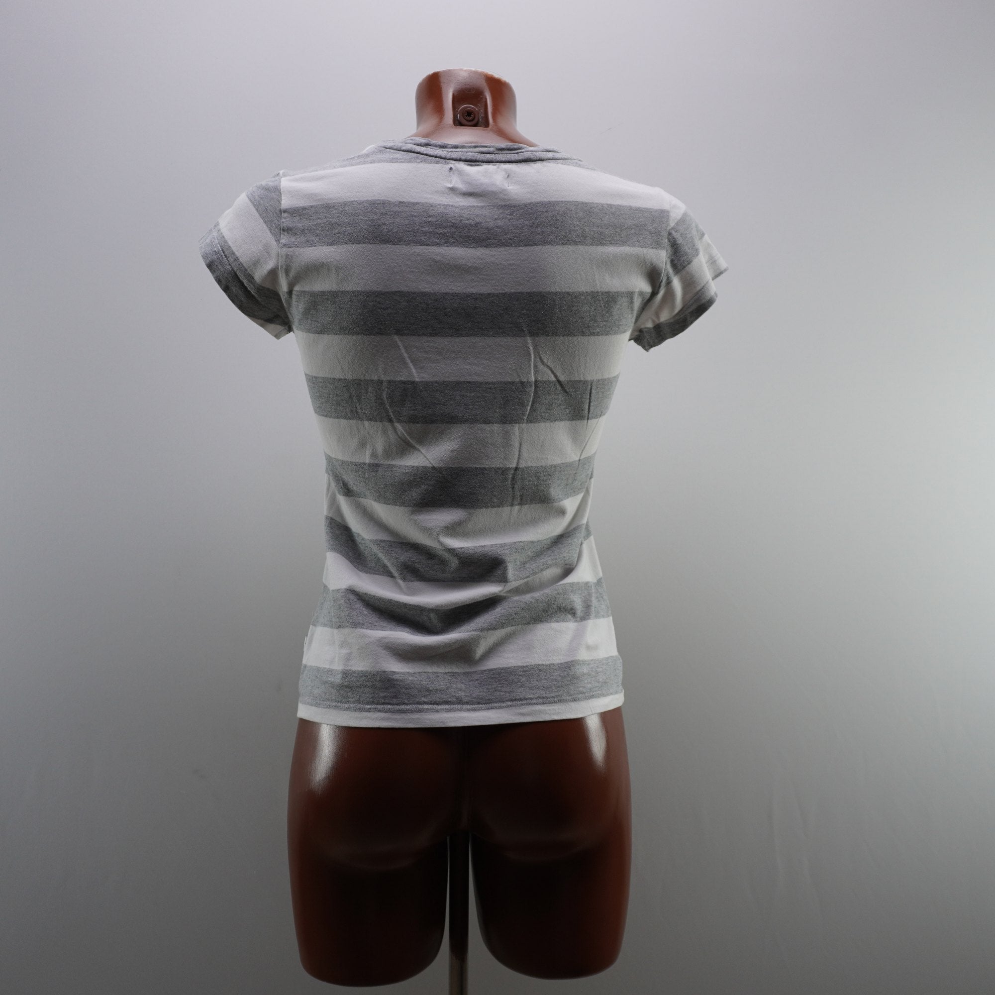 Camiseta de Manga Corta Adidas para Mujer - Gris, M, Usada en Muy Buen Estado