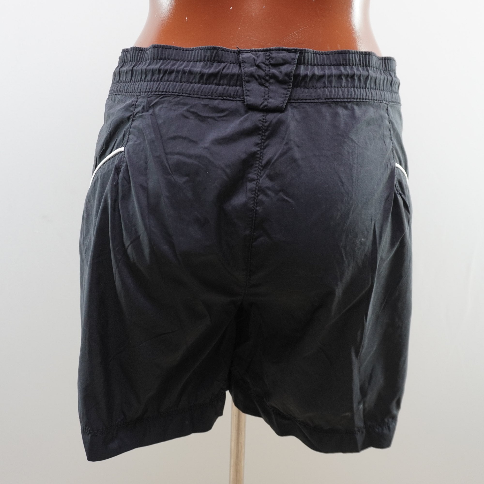 Bermudas Nike para Mujer Usadas - Negro, L
