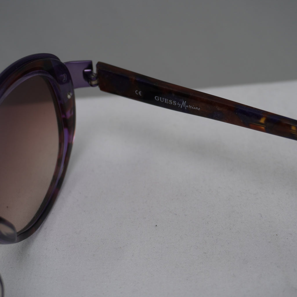 Gafas de Sol Guess Marciano para Mujeres Usadas - Púrpura, Muy Buen Estado