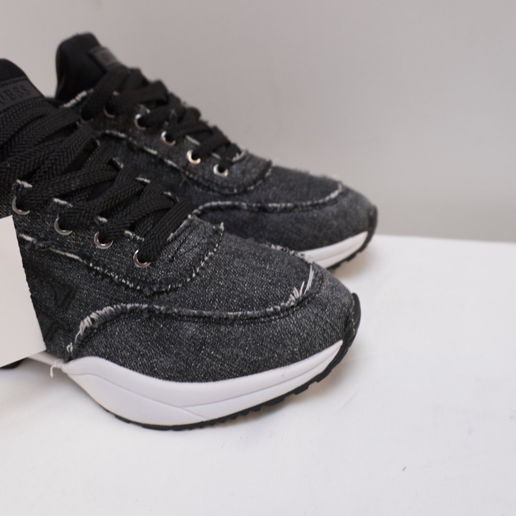 Zapatillas Guess para Mujer Usadas - Gris, 38
