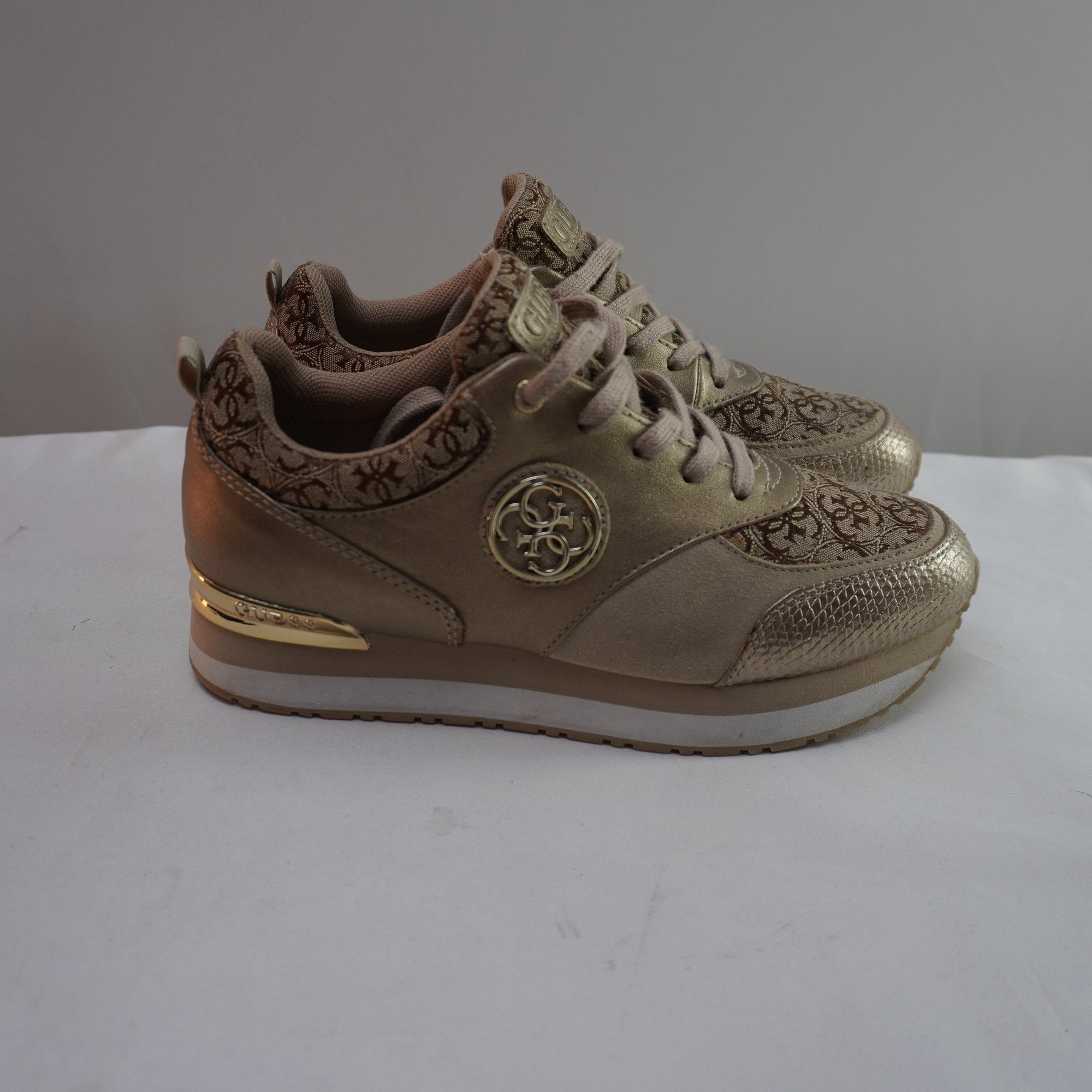 Zapatillas Guess para Mujer Usadas - Dorado, 37
