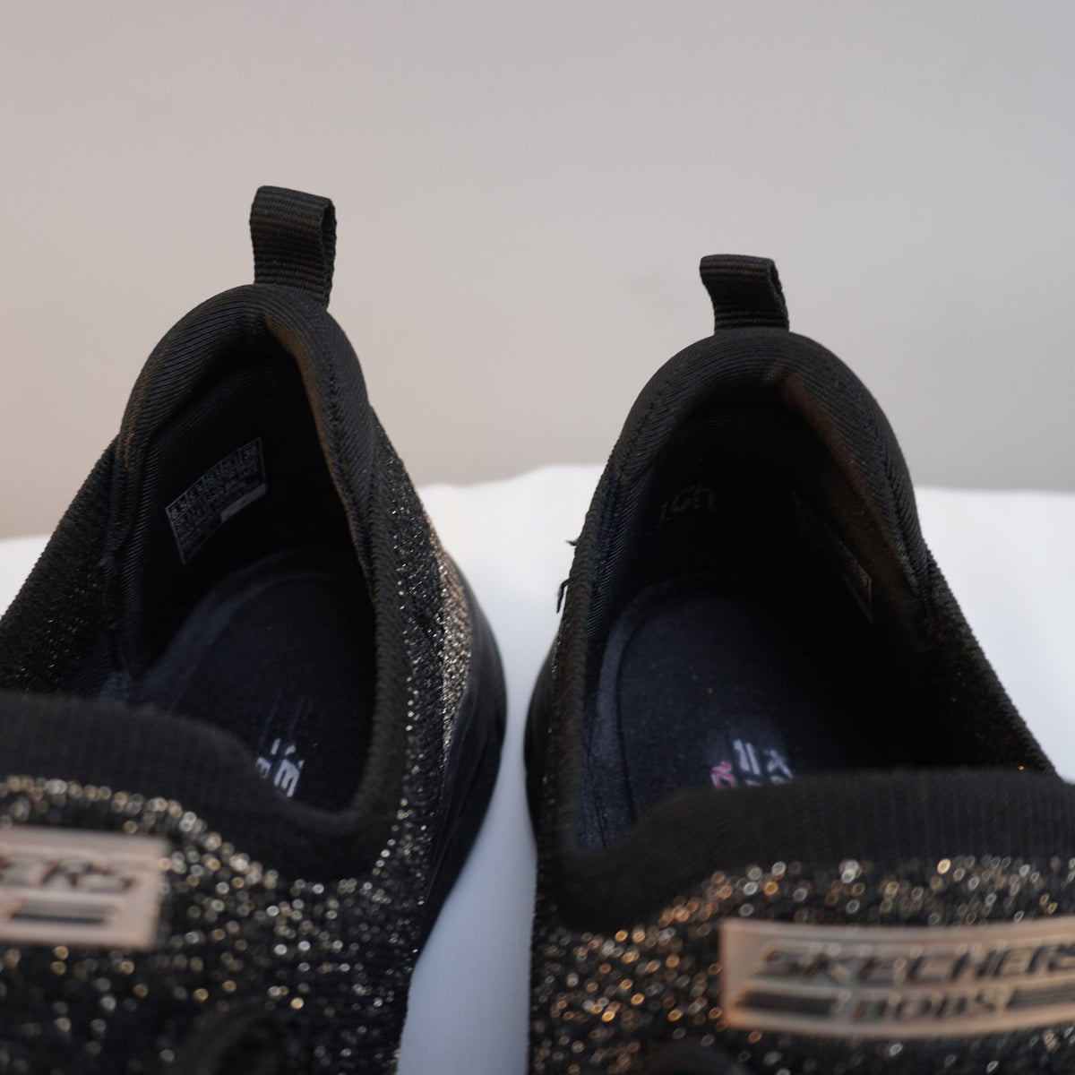 Zapatillas Skechers para Mujer Usadas - Negro, 38.5