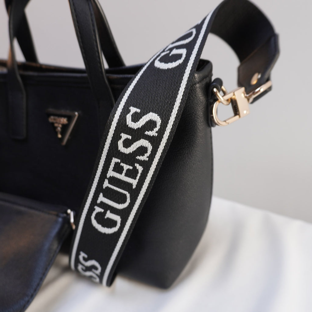 Bolso Baguette Guess para Mujer en Negro - Usado en Muy Buen Estado