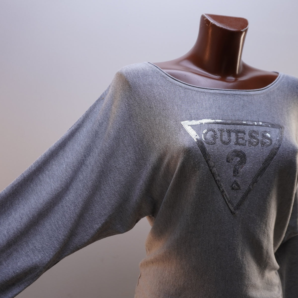 Suéter Guess para Mujer Usado - Gris, Pequeño (S)
