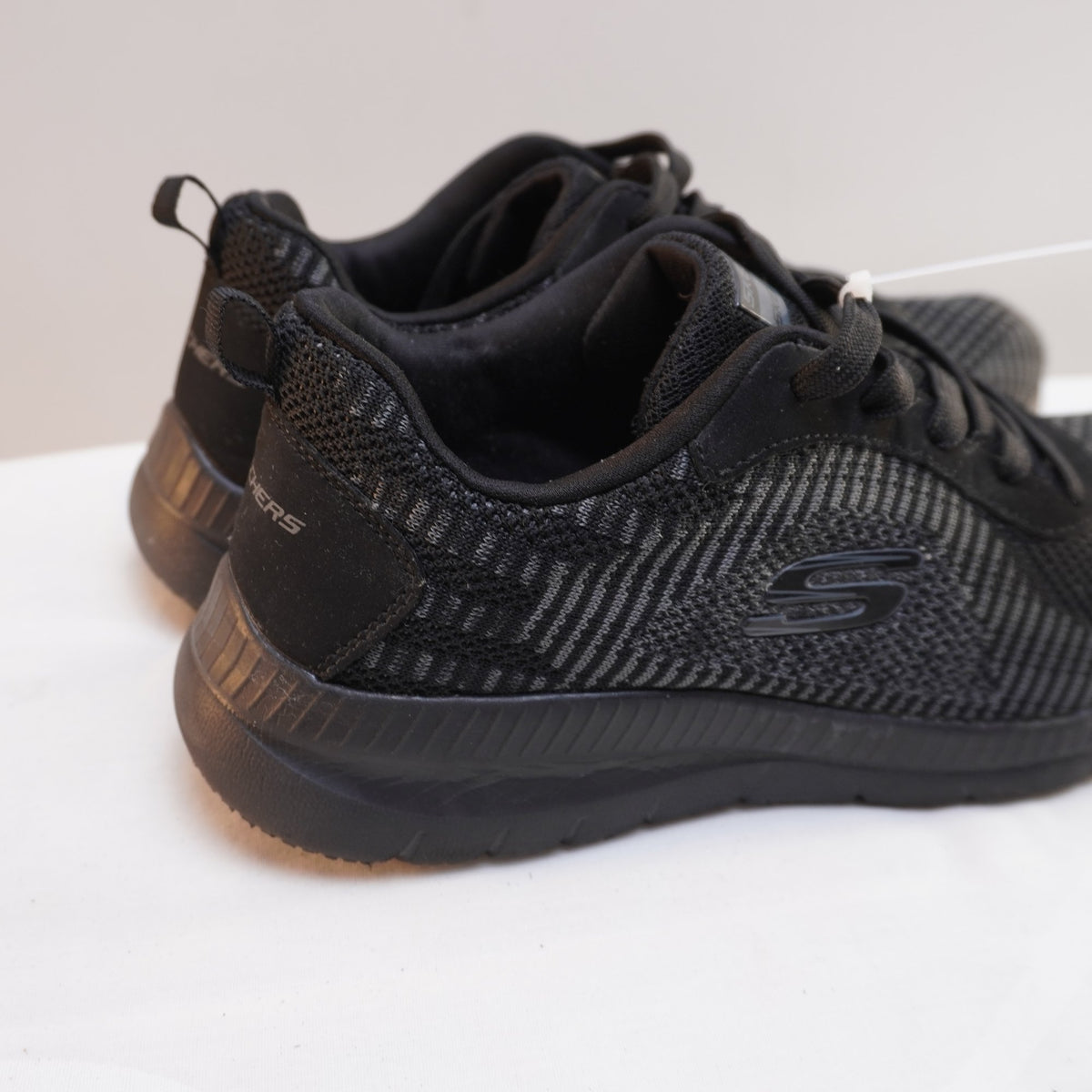 Zapatillas Skechers para Mujer Usadas - Negro, Talla 40
