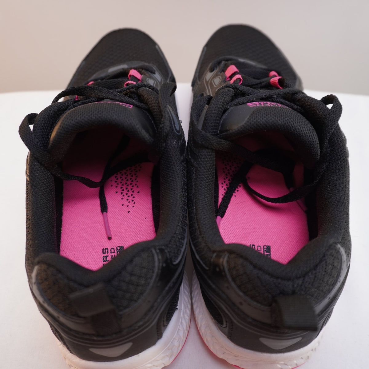 Zapatillas Skechers para Mujer Usadas - Negro, Talla 39