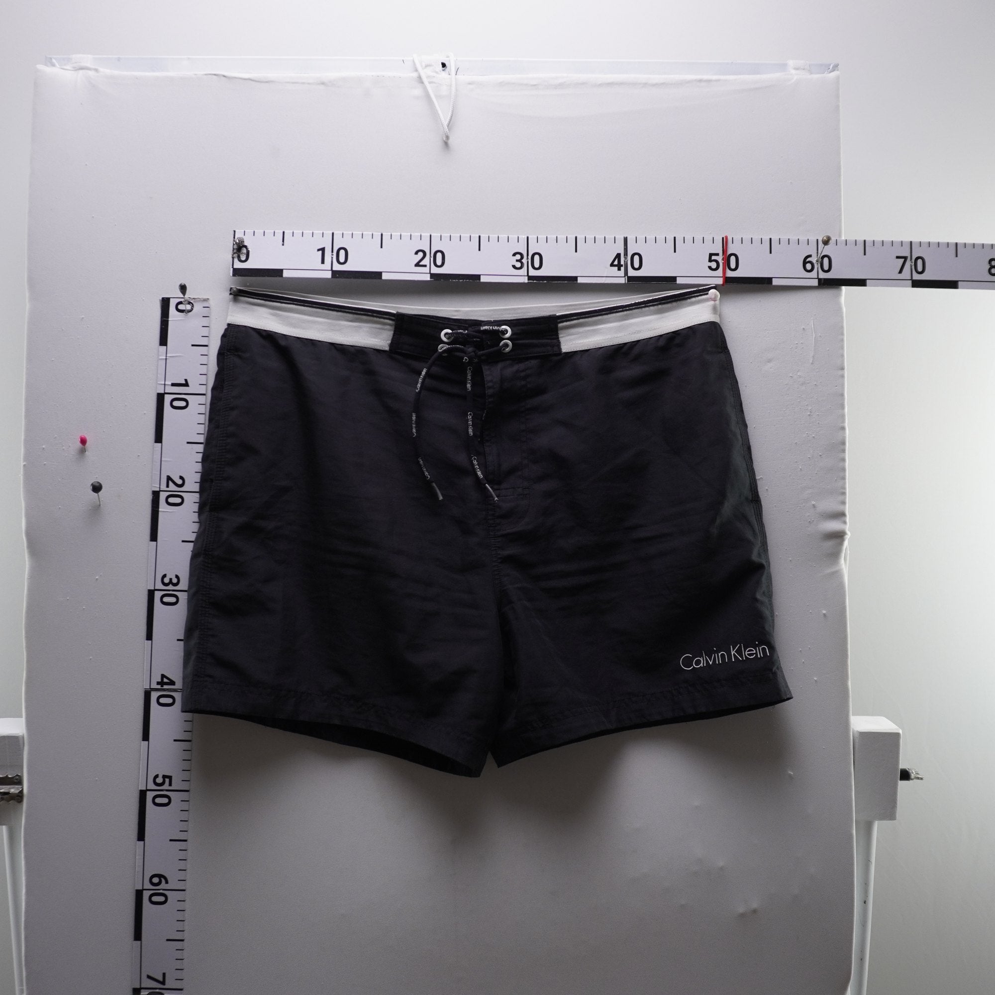 Bermudas Calvin Klein para Hombre Usadas - Negro, XL
