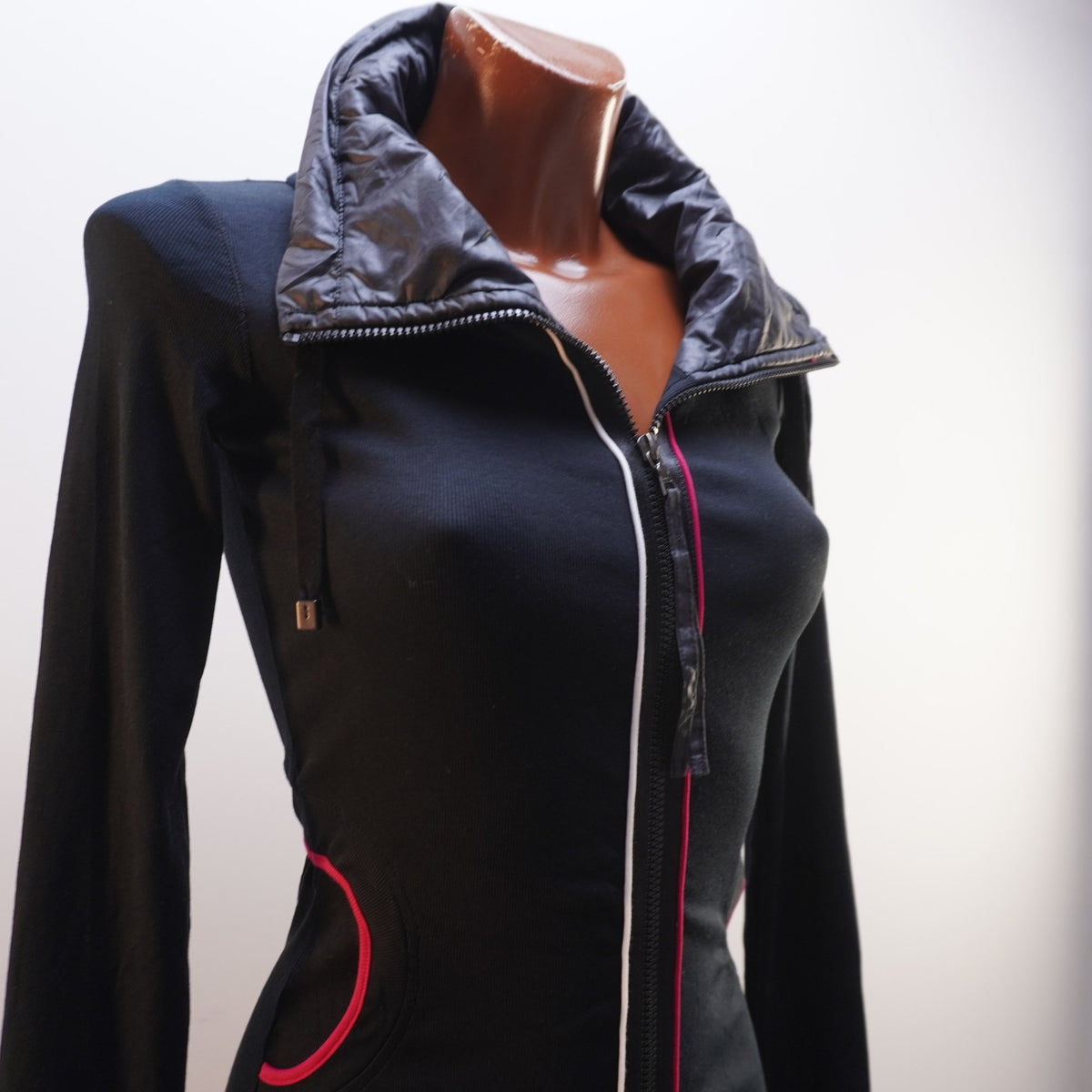 Sudadera con Capucha Marc Cain para Mujer Usada - Negra, Pequeña (S)