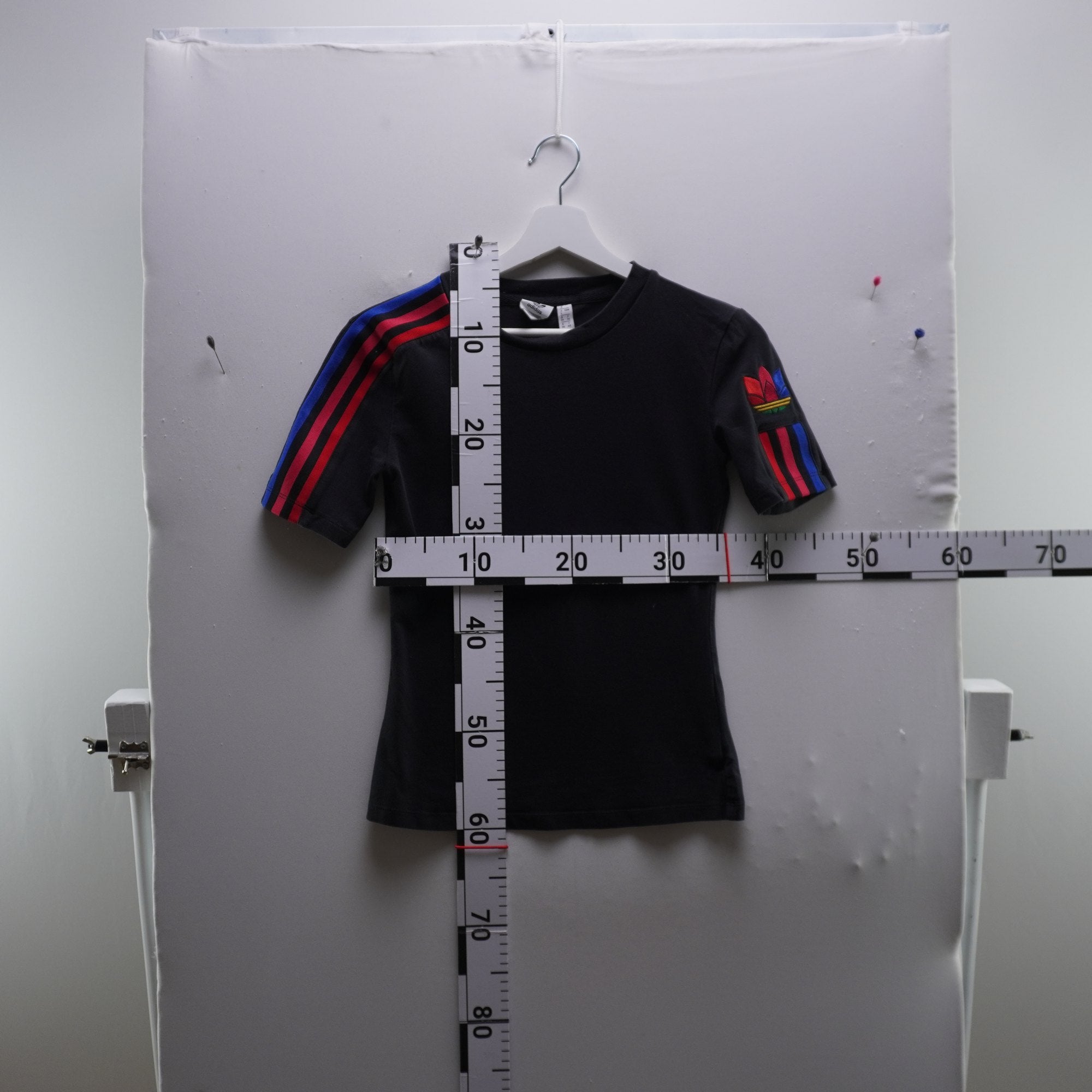 Camiseta de Manga Corta Adidas para Mujer - Negro, Talla 36, Usada en Muy Buen Estado