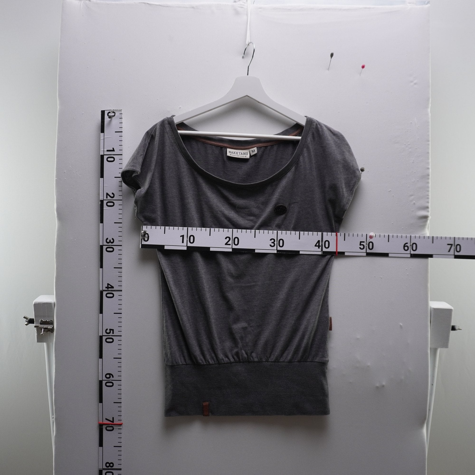 Camiseta de Manga Corta Naketano para Mujer Usada - Gris, M