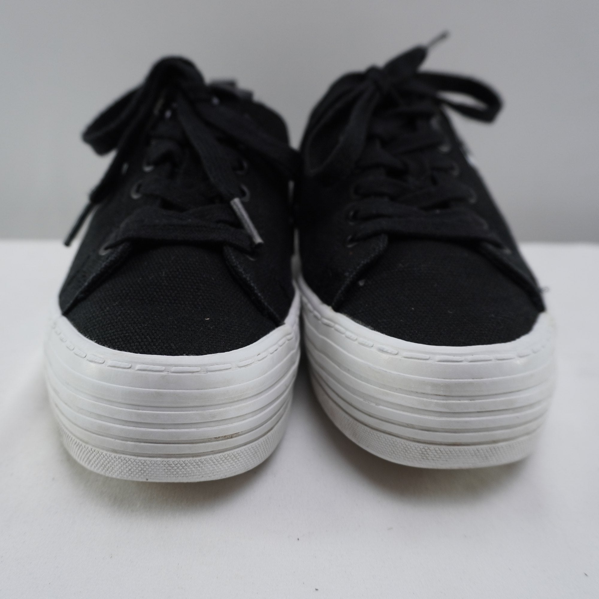 Zapatillas Calvin Klein para Mujer Usadas - Negros, Talla 38