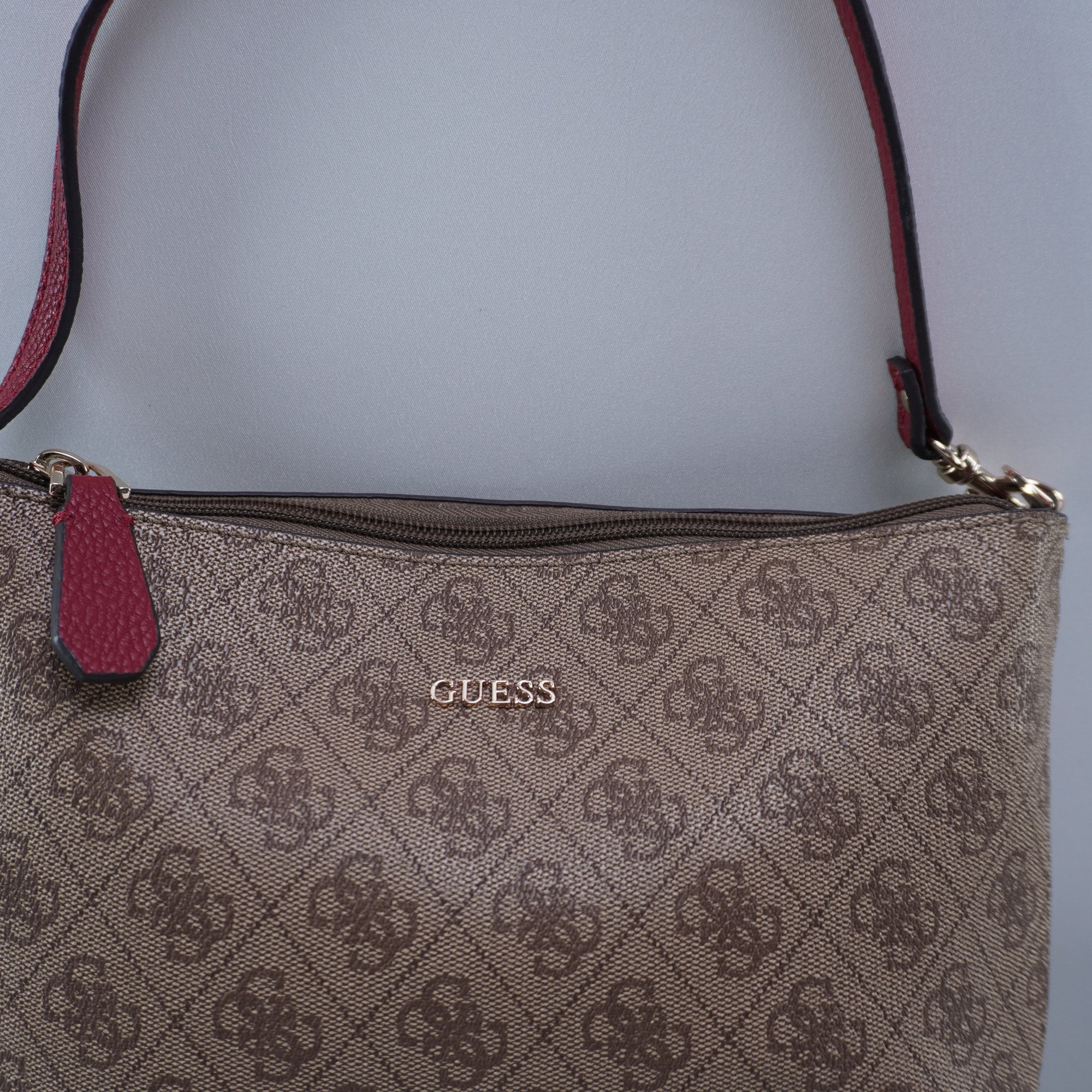 Bolso Baguette Guess para Mujer Usado - Marrón en Muy Buen Estado