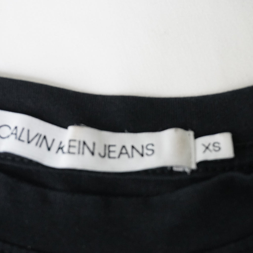 Camiseta de Manga Corta Calvin Klein para Mujer - Negra, XS - Usada en Muy Buen Estado