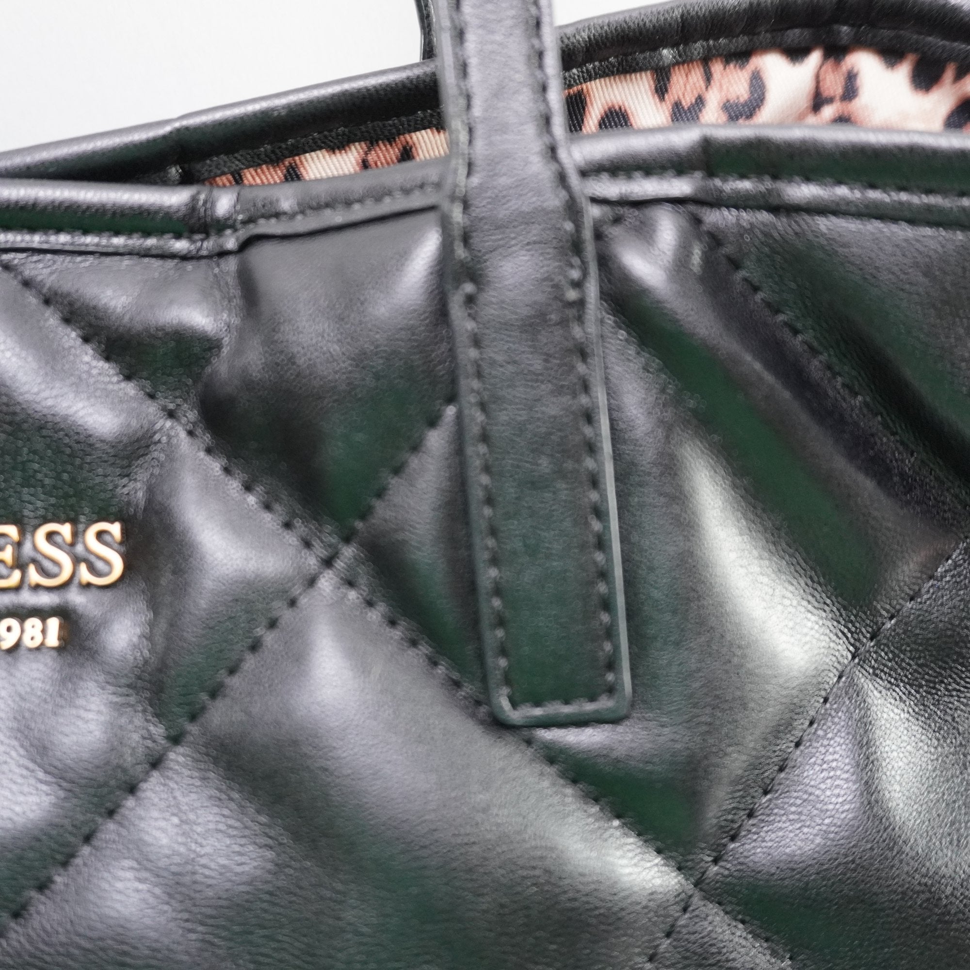 Bolso Baguette Guess para Mujer en Negro - Usado en Muy Buen Estado