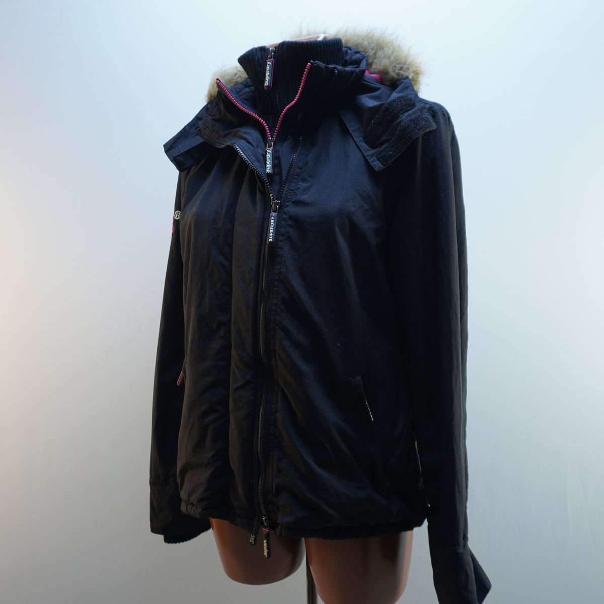 Parka Superdry para Mujer Usada - Negra, XL