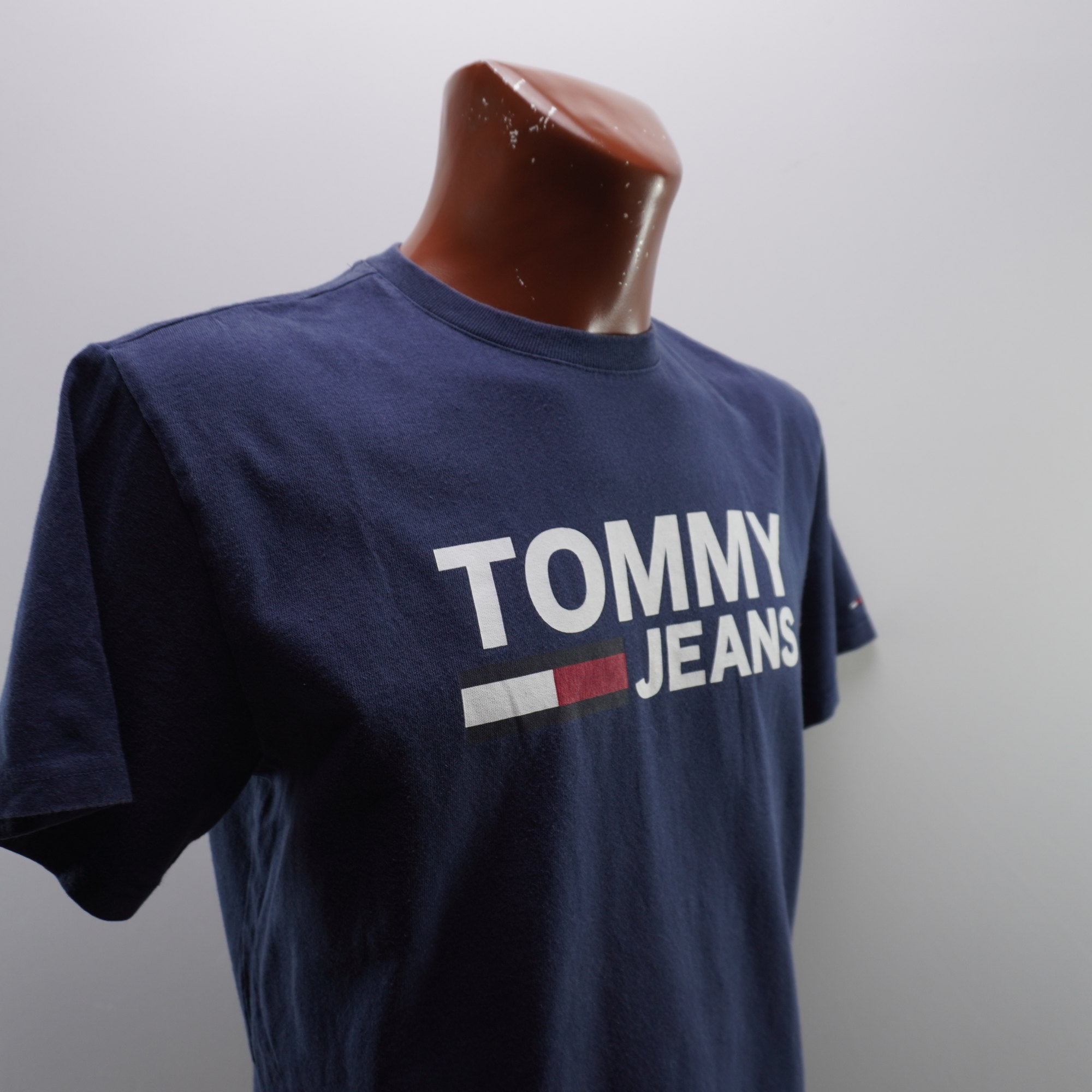 Camiseta de Manga Corta Tommy Hilfiger para Hombre - Azul Marino, Mediano (M), Usada en Muy Buen Estado