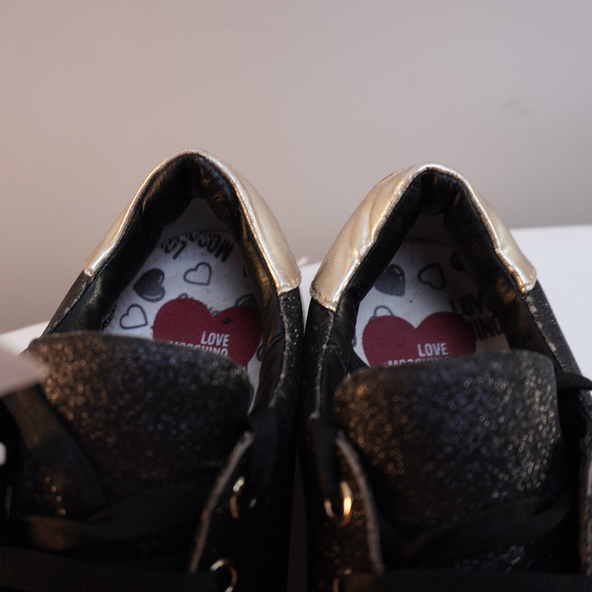 Zapatillas Moschino para Mujer Usadas - Negros, Talla 36