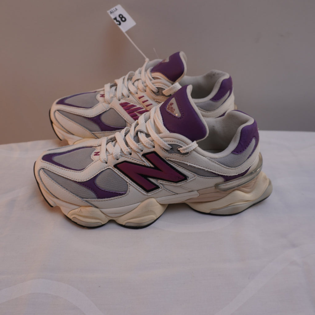 Zapatillas New Balance para Mujer Usadas - Blancas, Talla 38.5