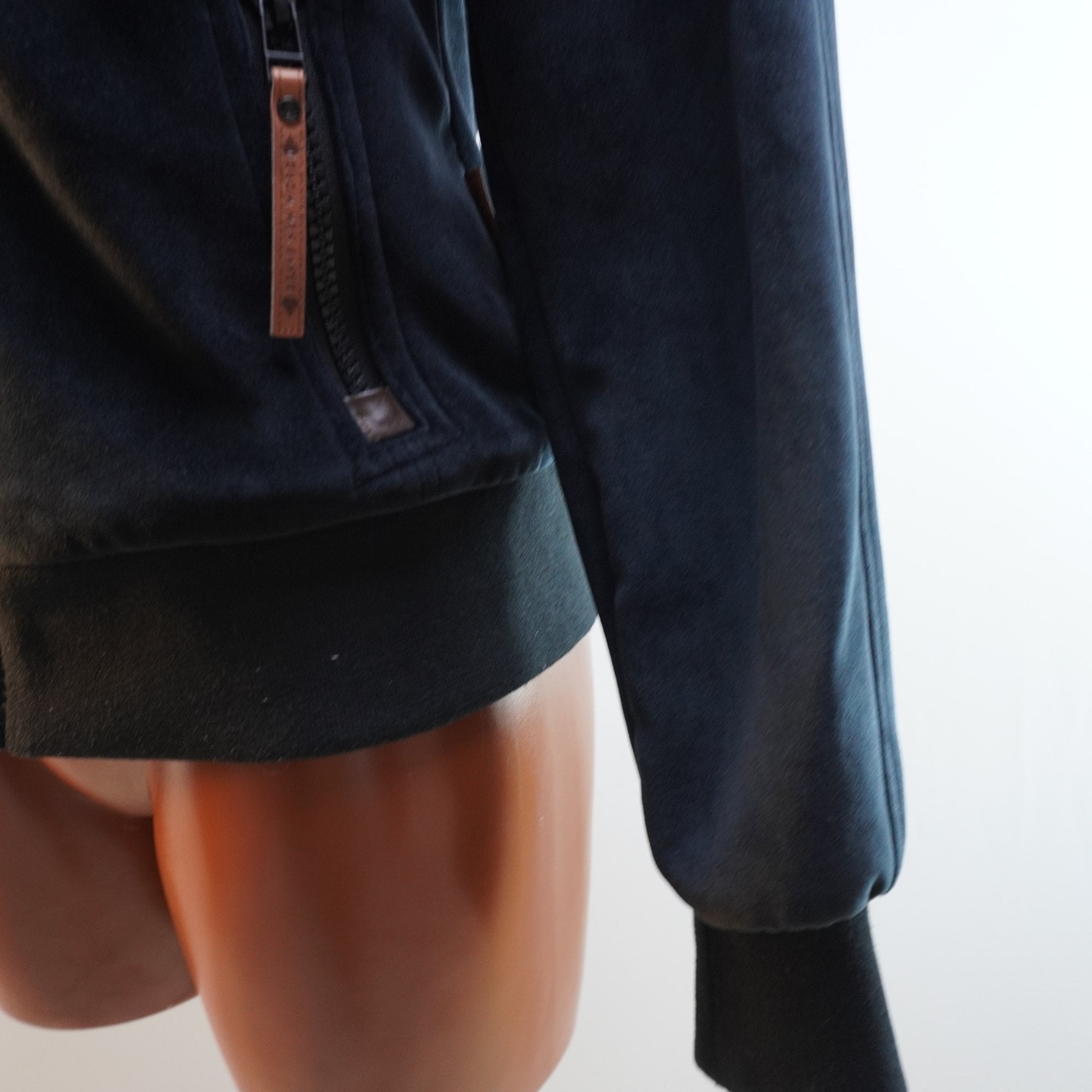 Parka Naketano para Mujer Usada - Mediana, Muy Buena Condición