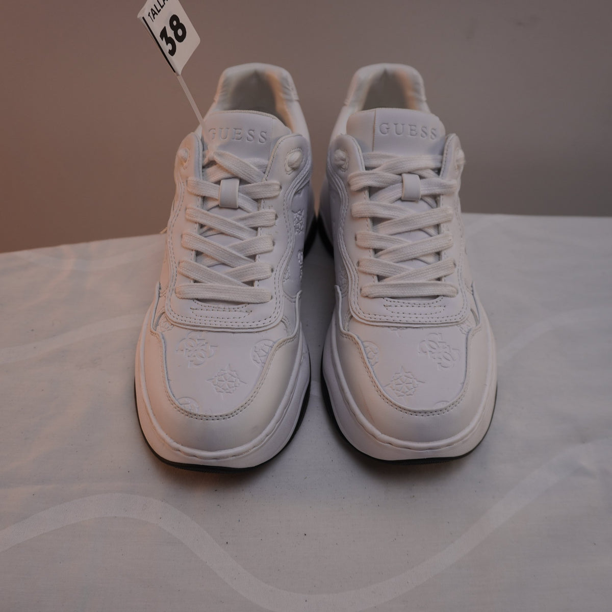Zapatillas Guess para Mujer Nuevas - Blancas, Talla 38