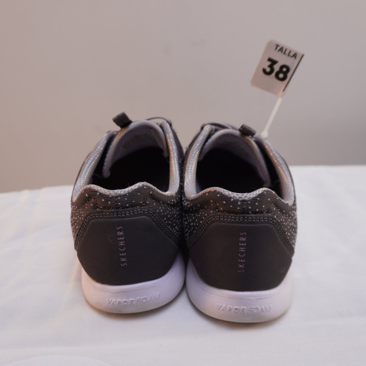 Zapatillas Skechers para Mujer Grises - Talla 38, Usadas en Muy Buen Estado