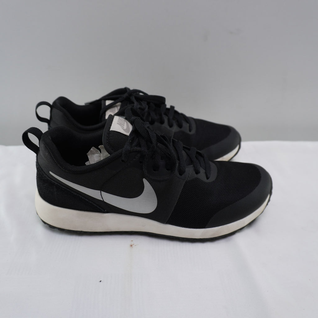 Zapatillas Nike para Mujer en Negro Talla 38 - Usadas en Muy Buen Estado