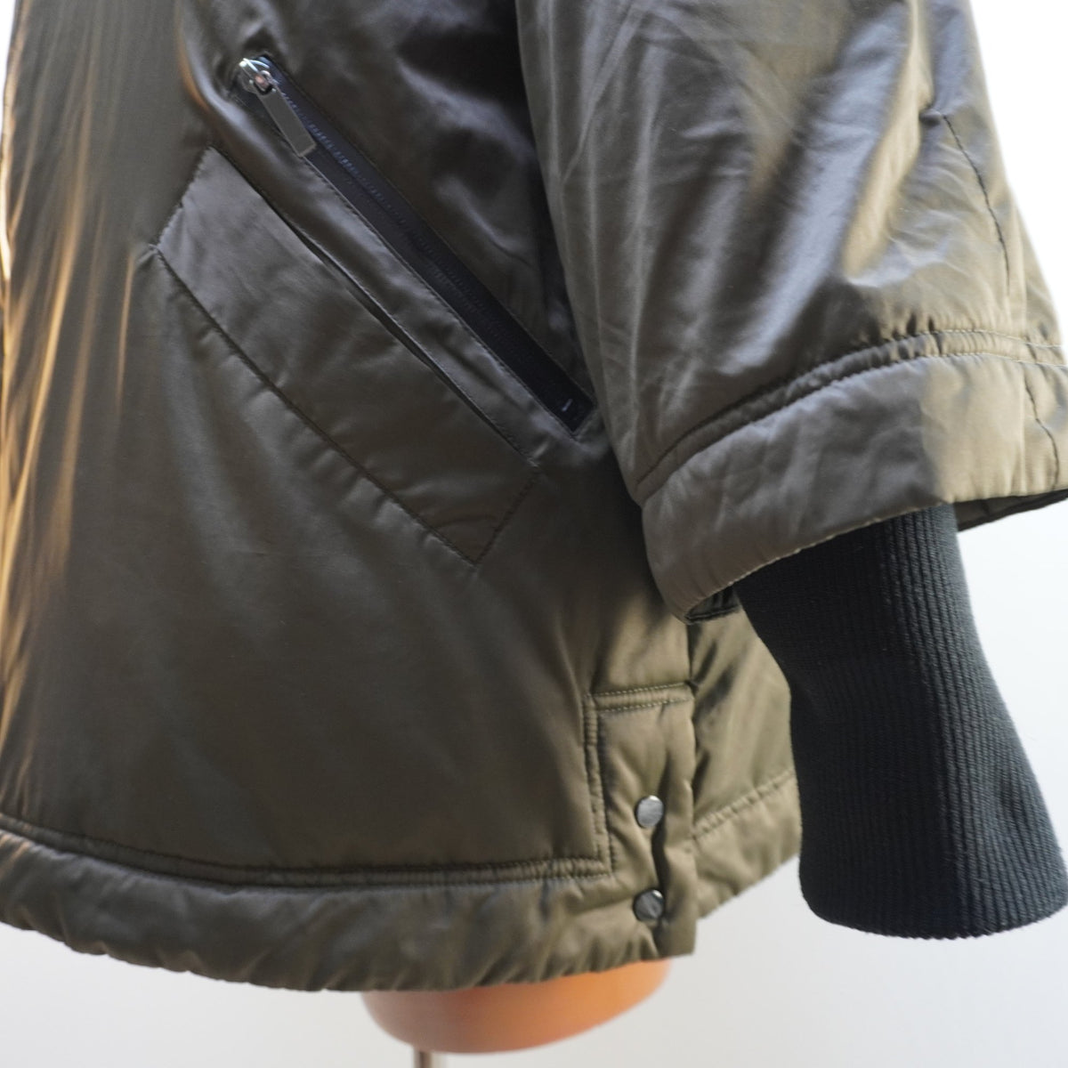 Parka Un Jour Ailleurs Paris para Mujer Usada - Verde, XL