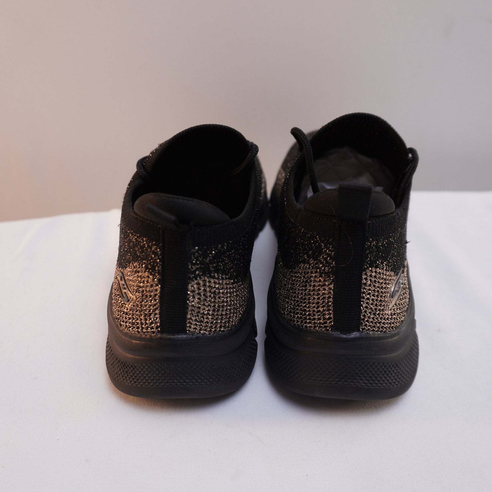 Zapatillas Skechers para Mujer Usadas - Negro, 38.5