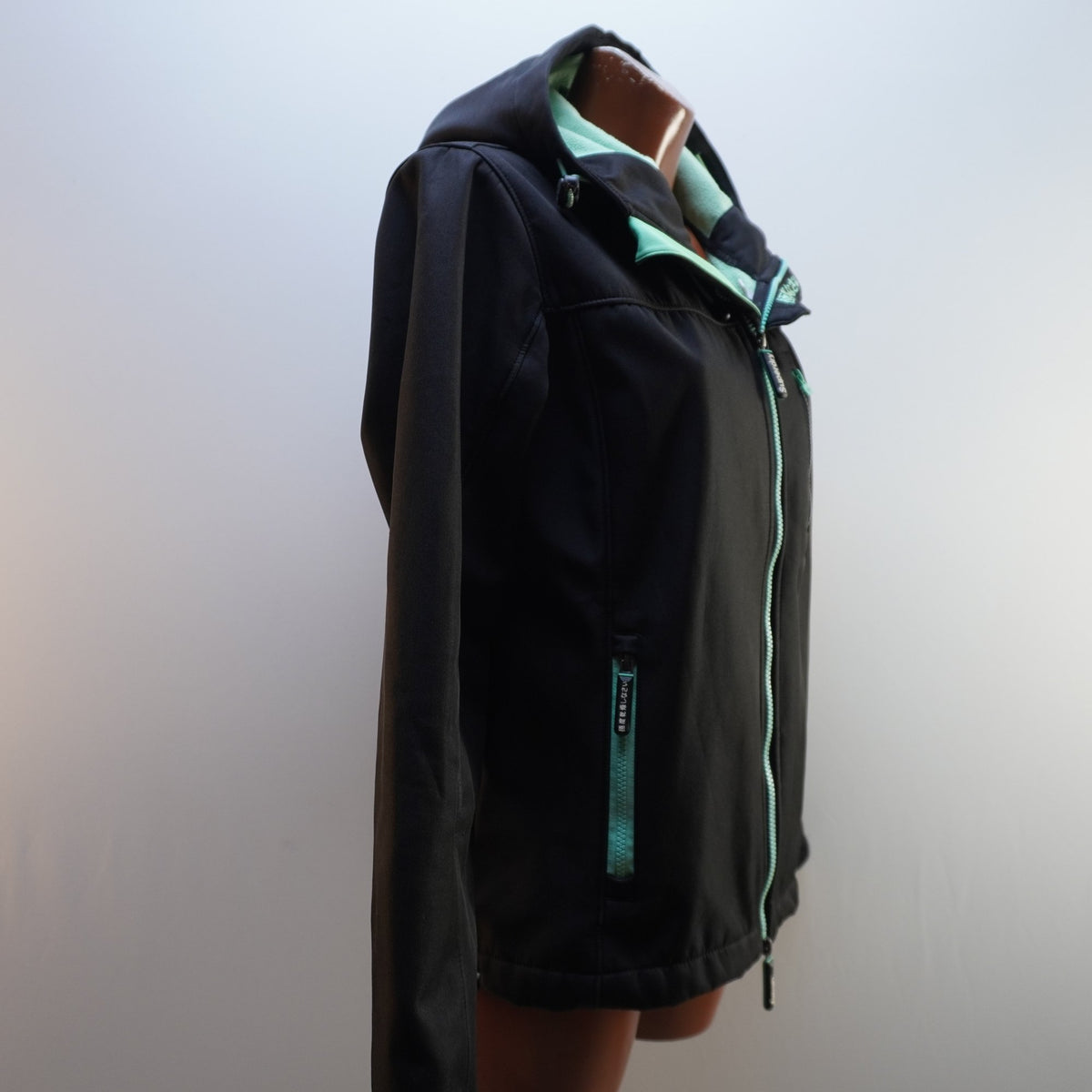 Chaqueta Deportiva Superdry para Mujer Usada - Negra, XXL