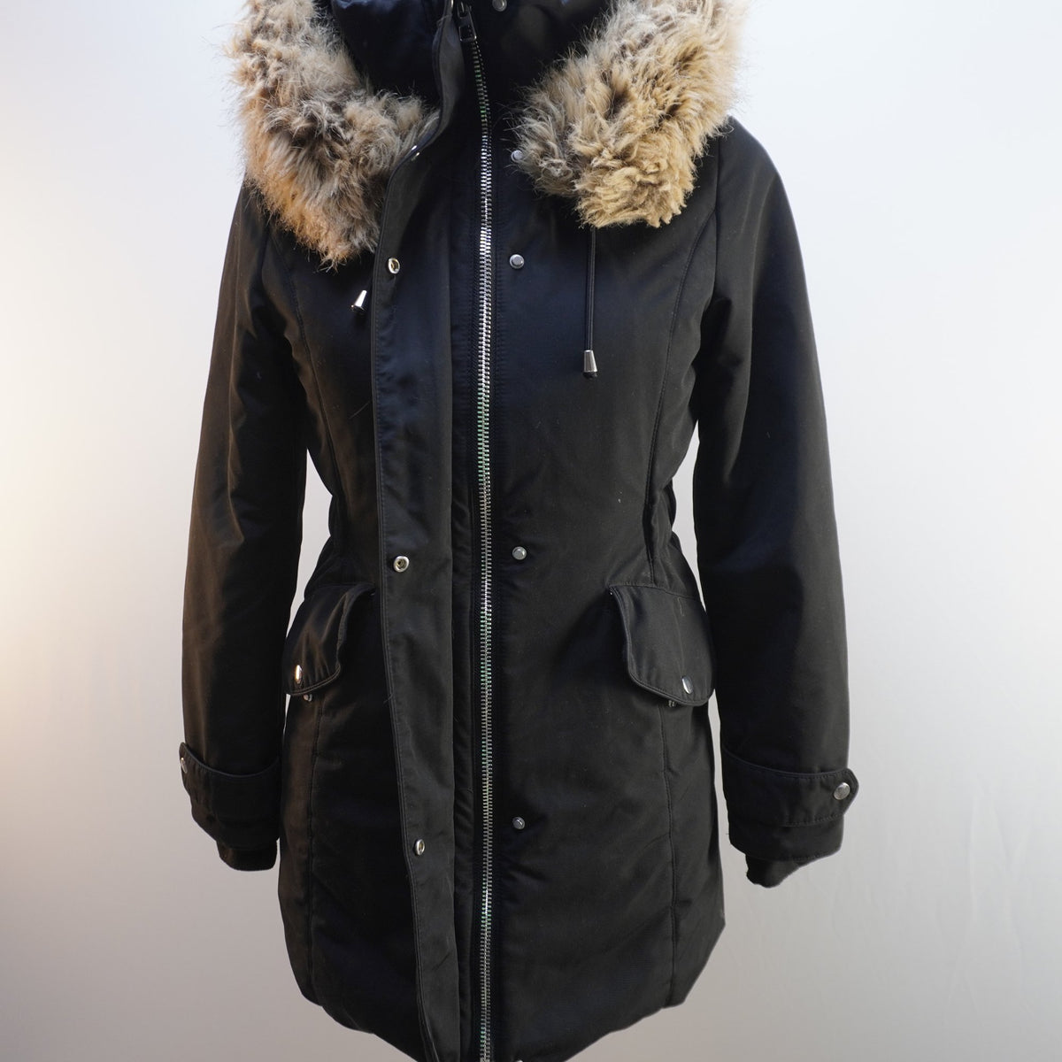 Parka Zara para Mujer Usada - Negra, XS