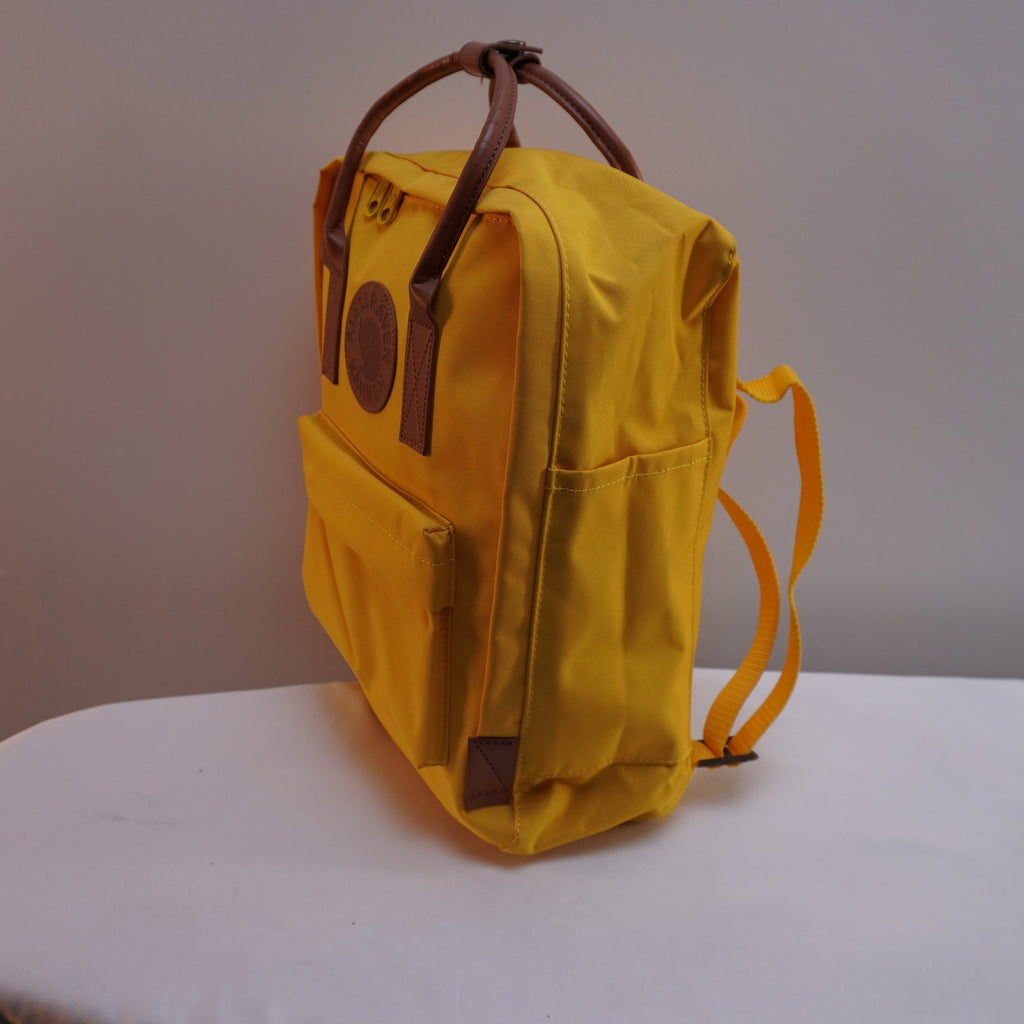 Mochila Escolar Fjallraven para Mujeres Usada - Amarillo