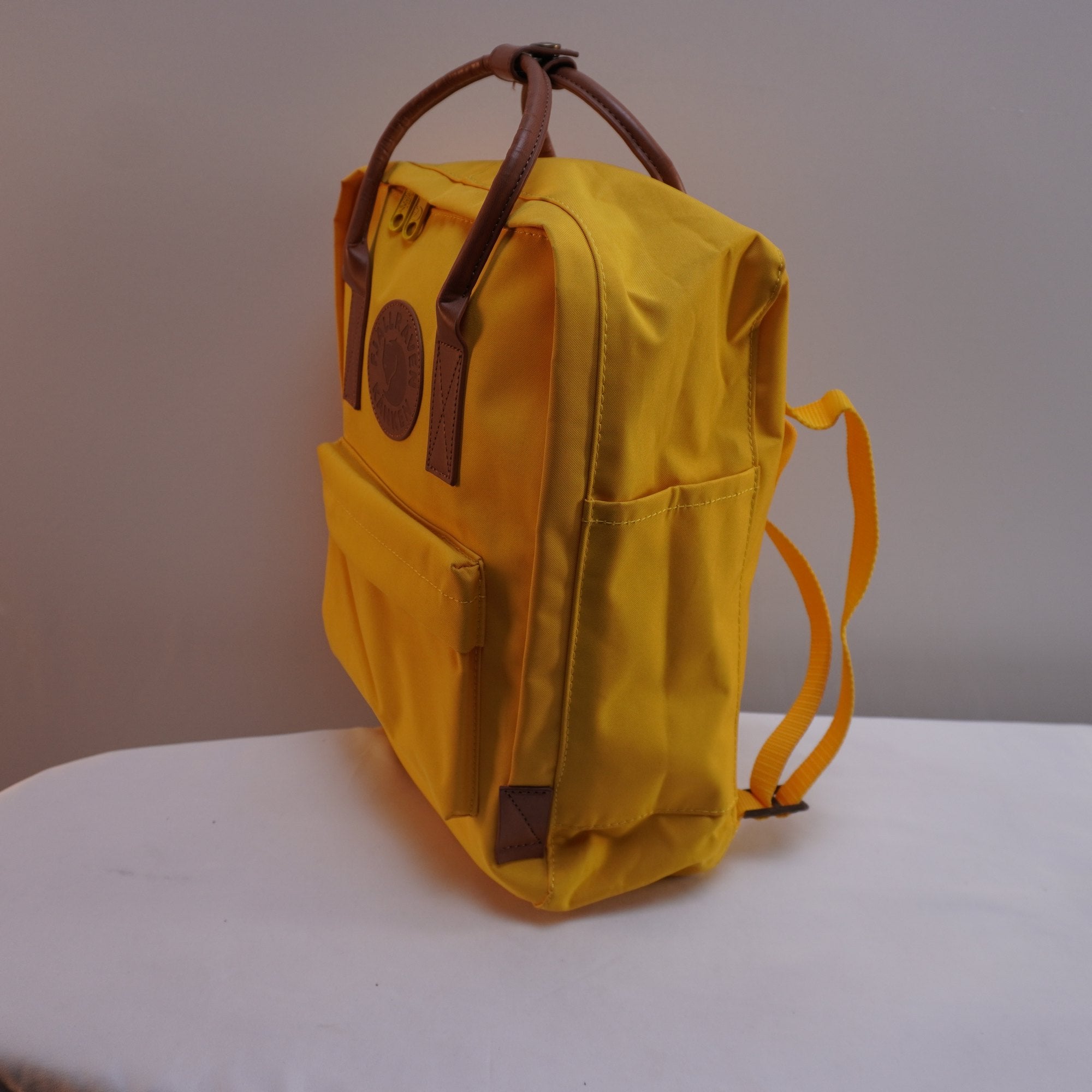 Mochila Escolar Fjallraven para Mujeres Usada - Amarillo