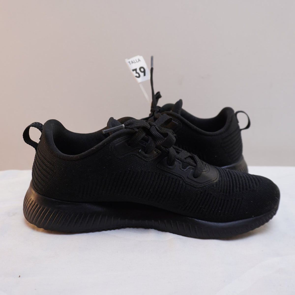 Zapatillas Skechers para Mujer Usadas - Negro, Talla 39