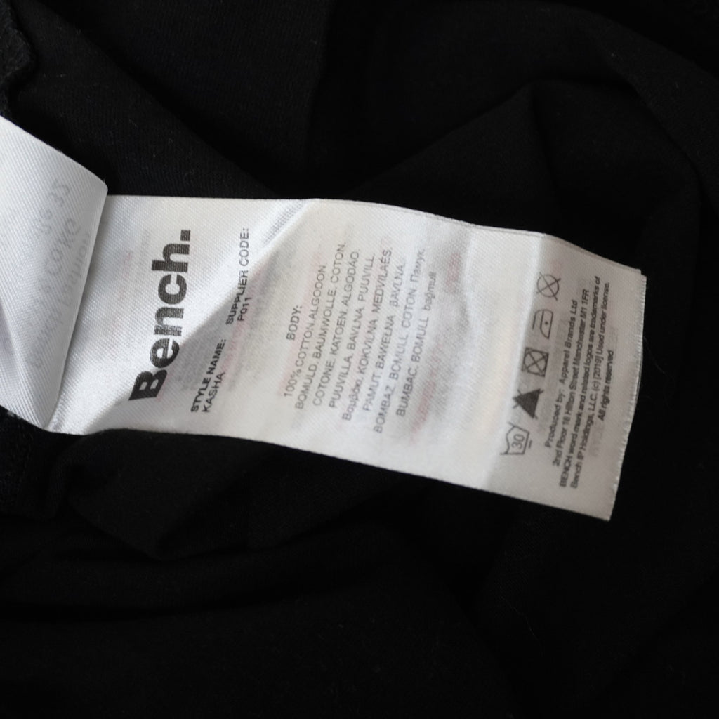 Camiseta de Manga Corta Bench para Mujer Usada - Negra, Mediana (M)