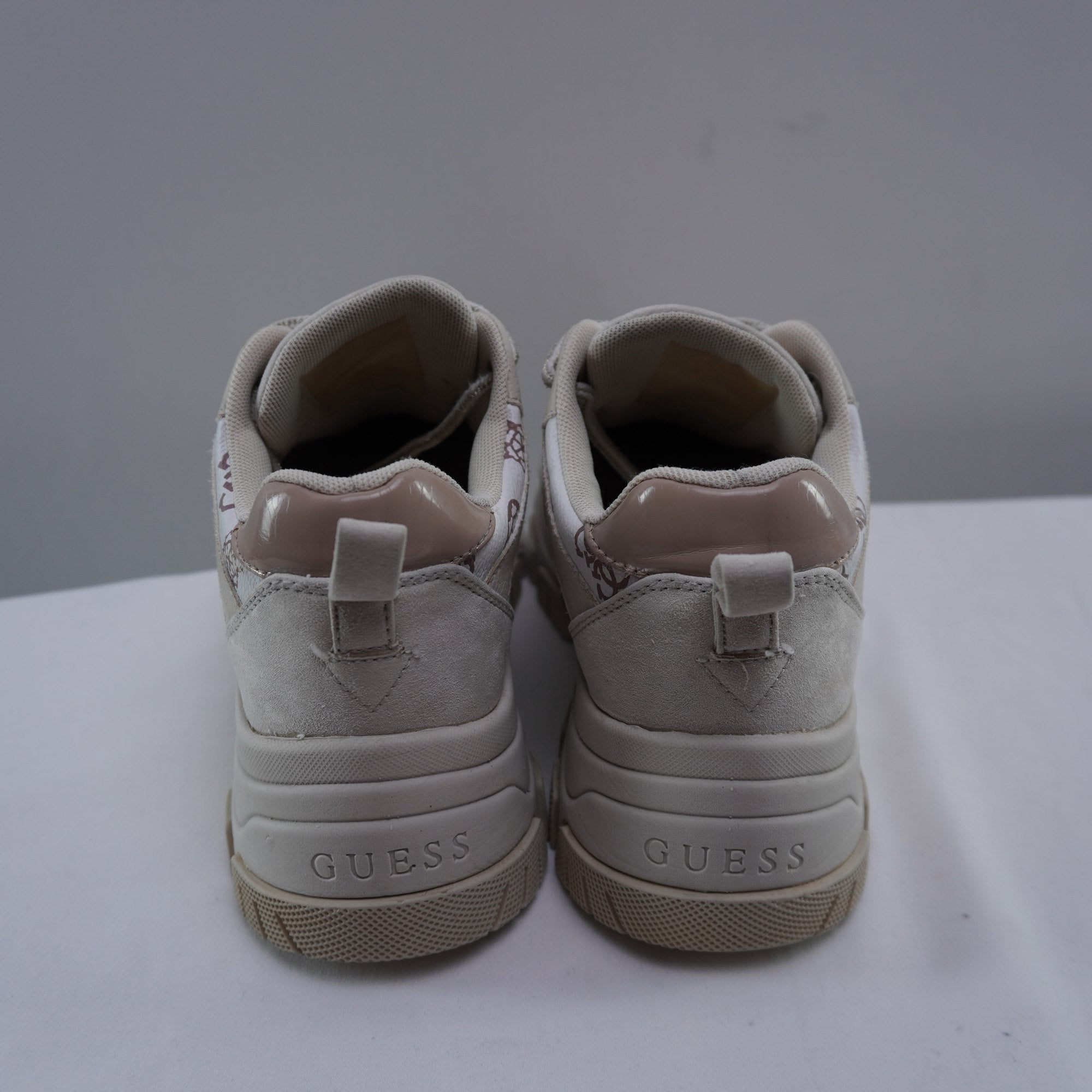 Zapatillas Guess para Mujer Usadas - Blancas, Talla 38