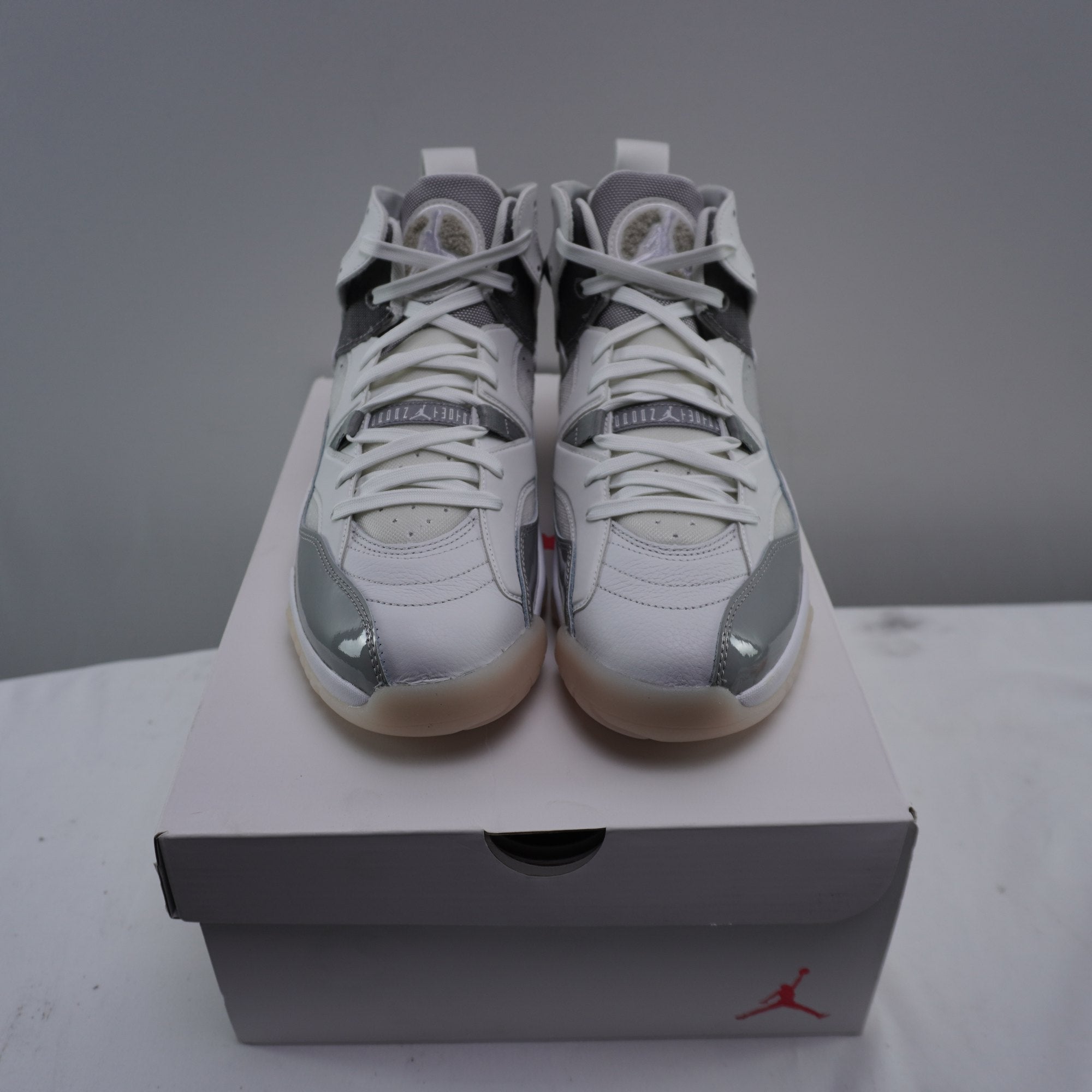 Zapatillas Jordan para Hombre Usadas - Blancas, Talla 42.5