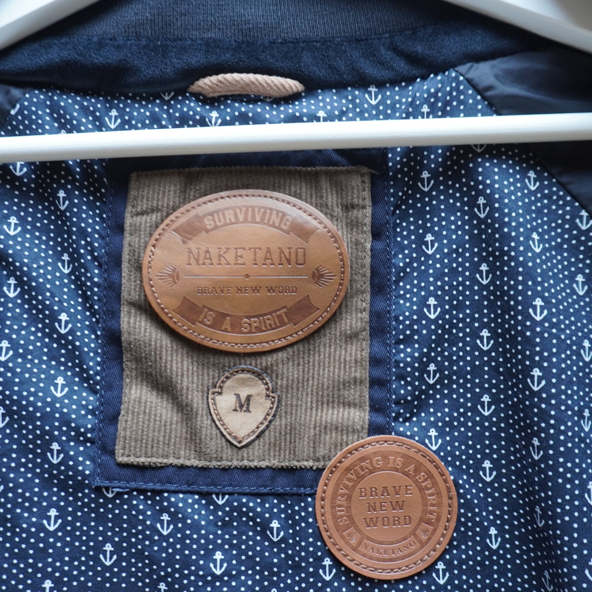 Parka Naketano para Mujer Usada - Mediana, Muy Buena Condición