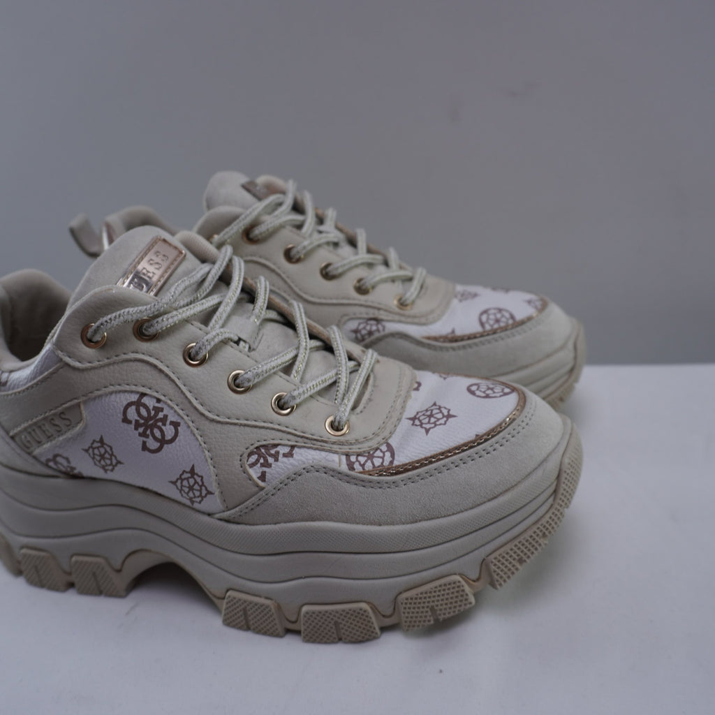 Zapatillas Guess para Mujer Usadas - Blancas, Talla 38