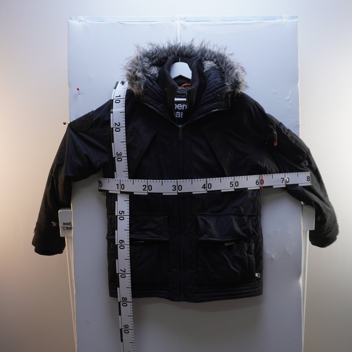 Parka Superdry para Hombre Usada - Grande (L), Muy Buen Estado