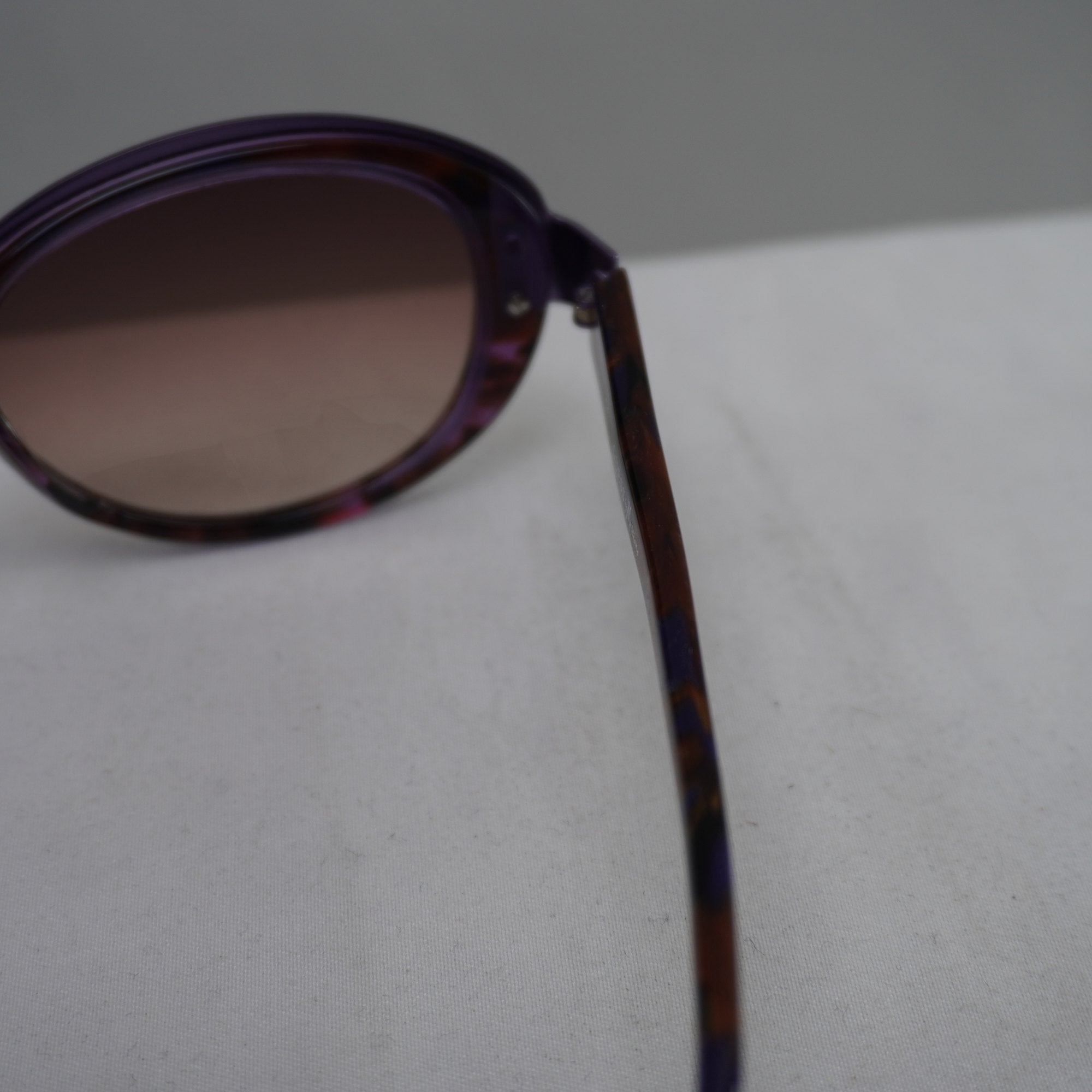 Gafas de Sol Guess Marciano para Mujeres Usadas - Púrpura, Muy Buen Estado