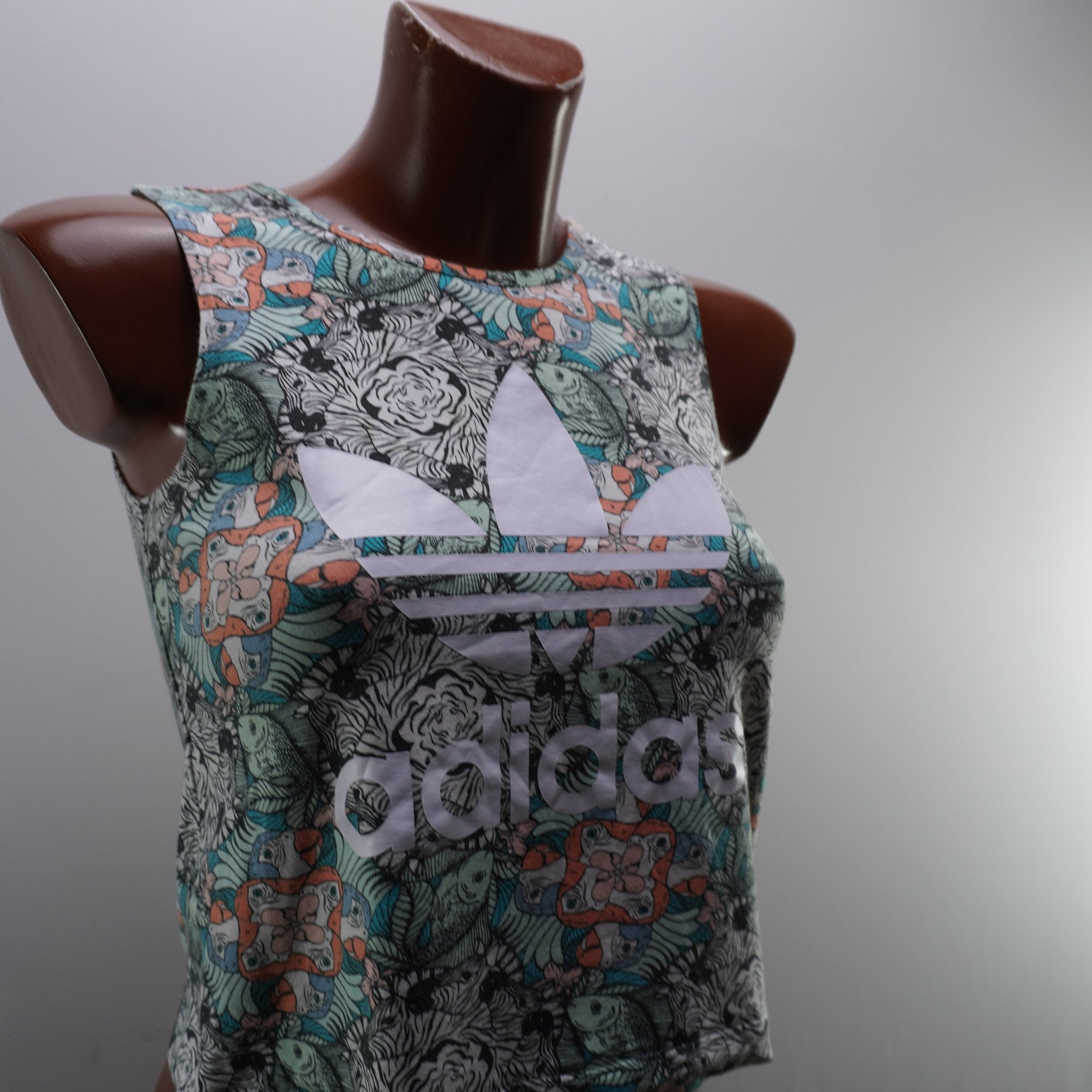 Camiseta de Manga Corta Adidas para Mujer - Multicolor, S (Usada en Muy Buen Estado)
