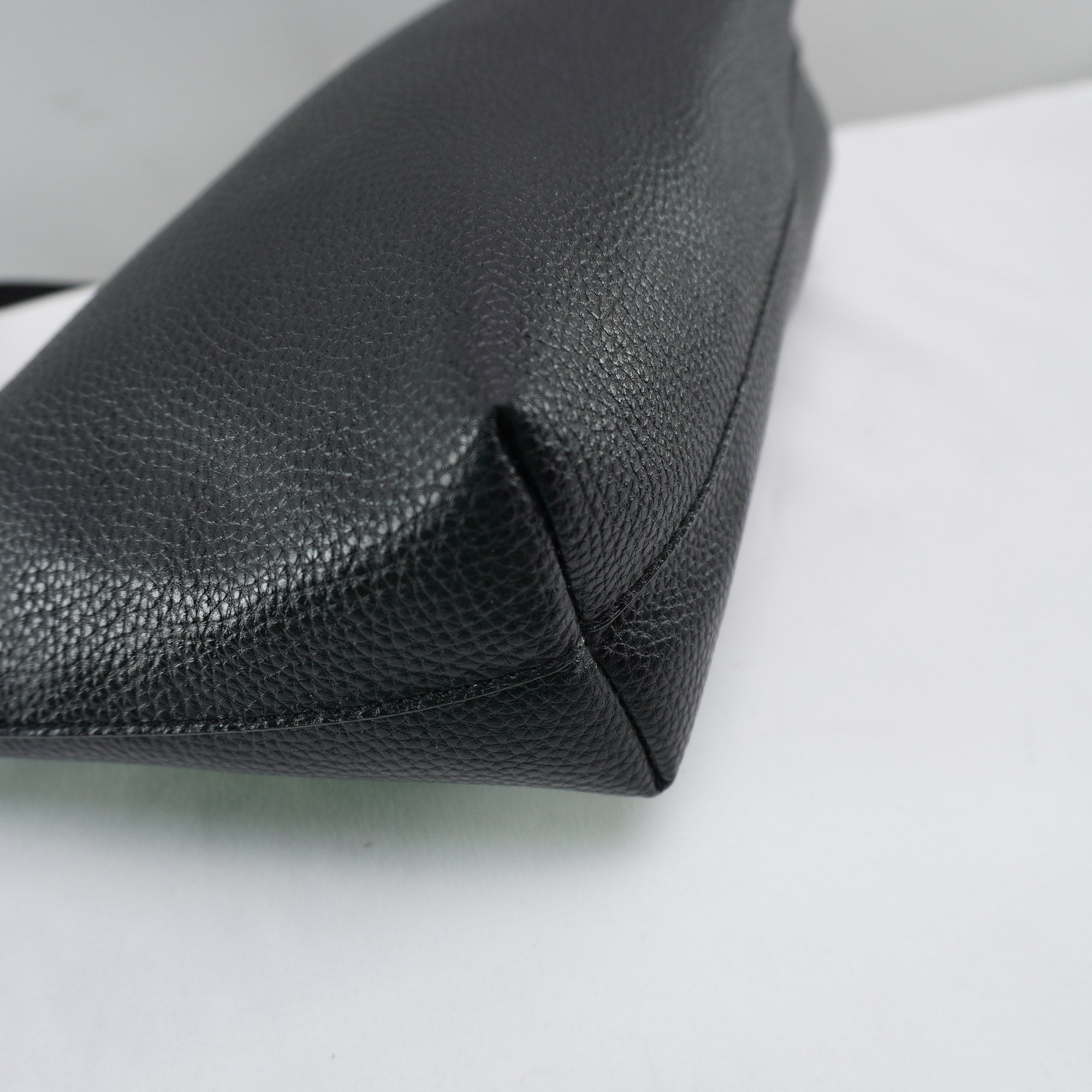 Bolso Baguette Guess para Mujer Usado - Negro, Muy Buen Estado