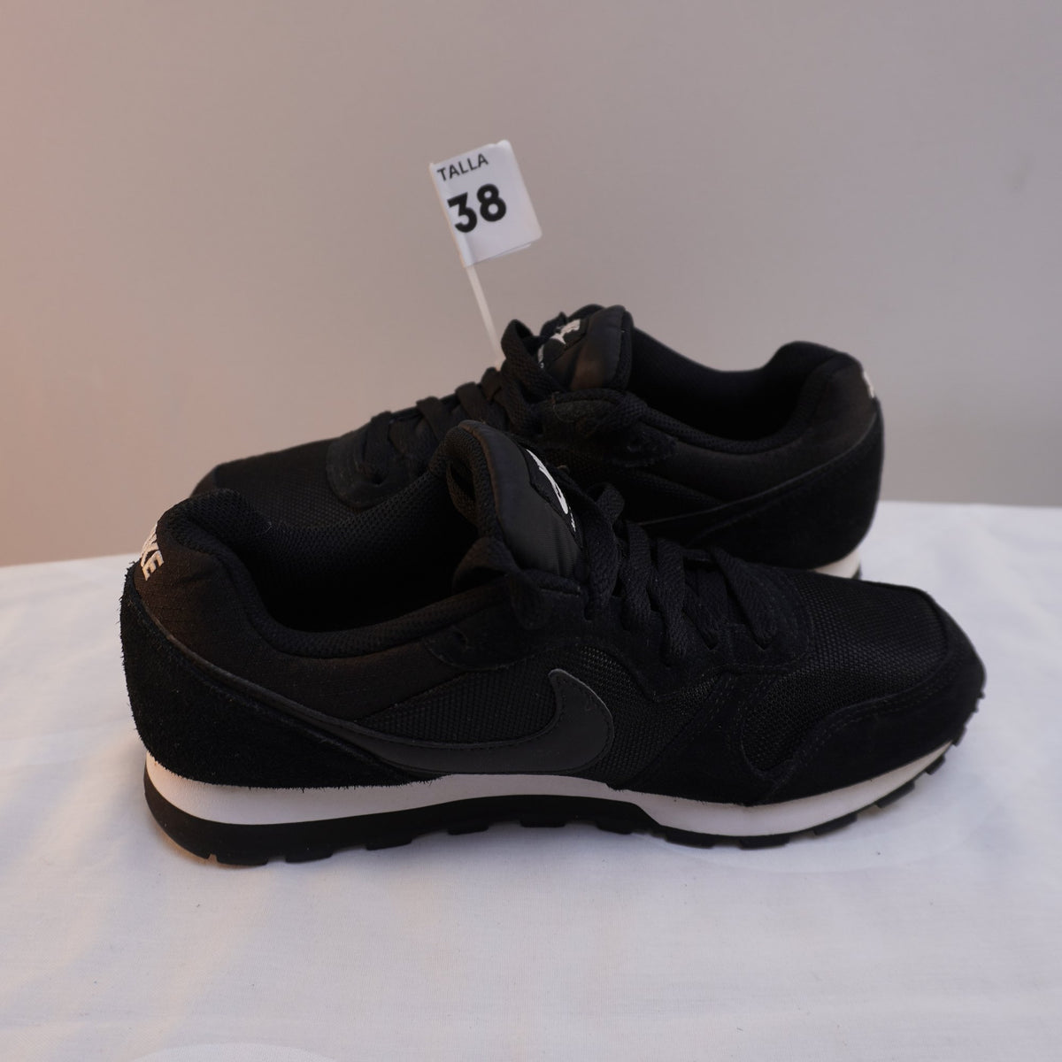 Zapatillas Nike para Mujer Usadas - Negro, Talla 38