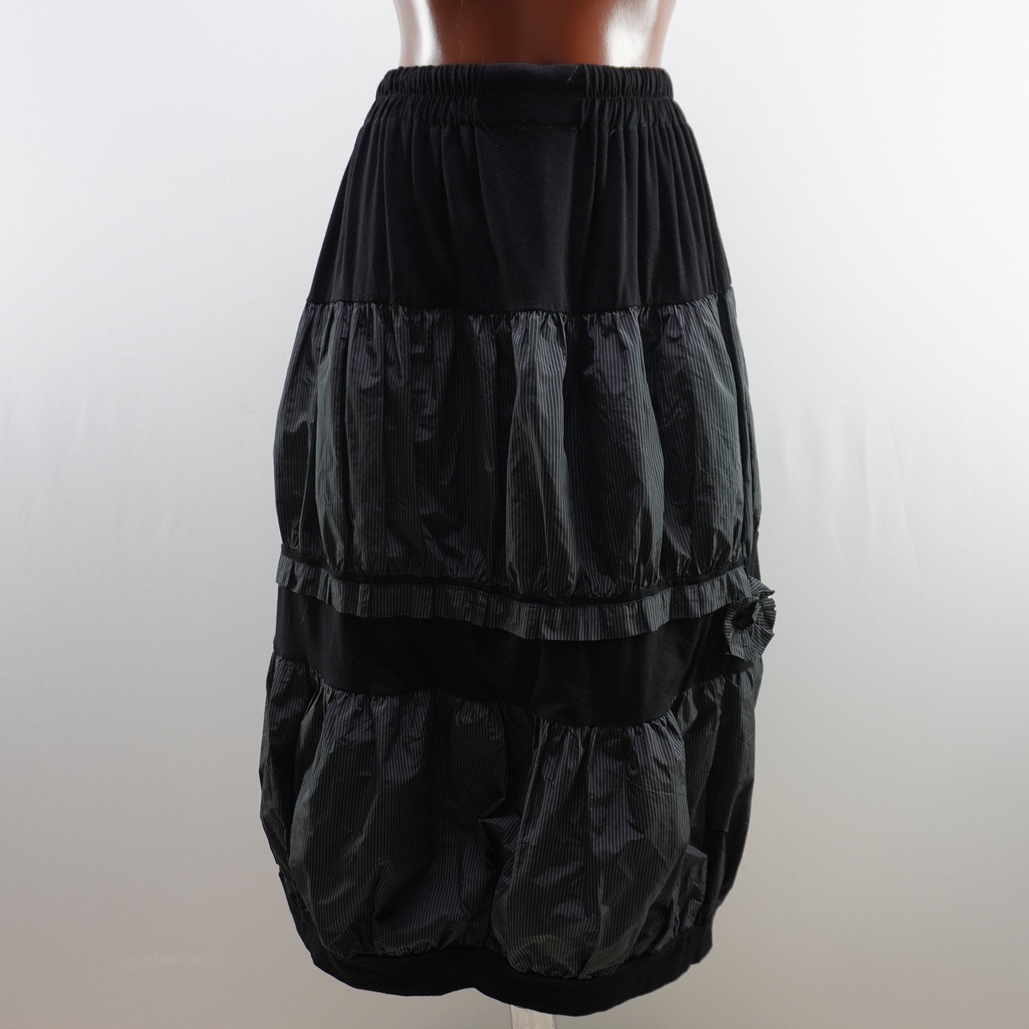 Falda Escalera para Mujer Usada - Negra, XL