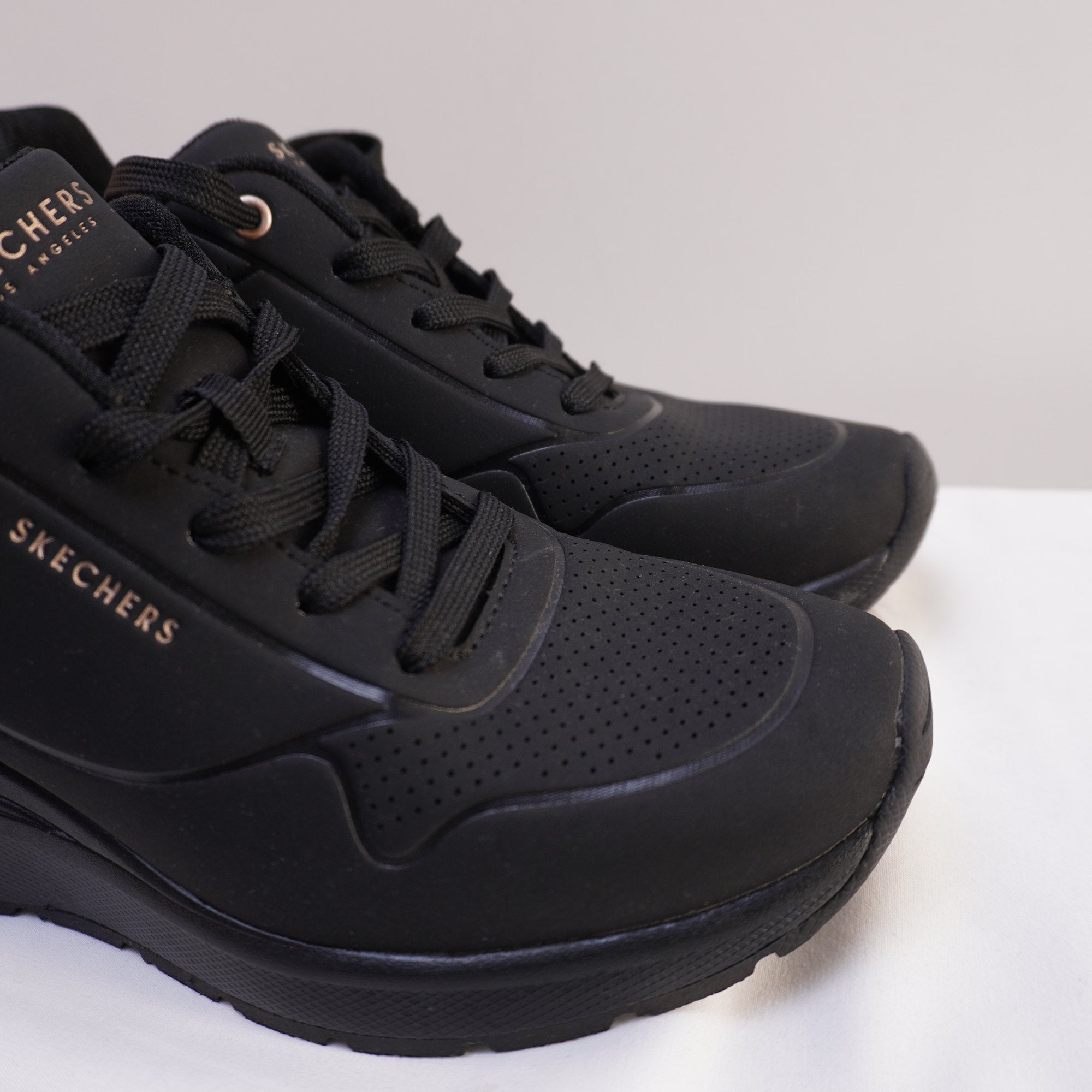 Zapatillas Skechers para Mujer Usadas - Negro, Talla 38