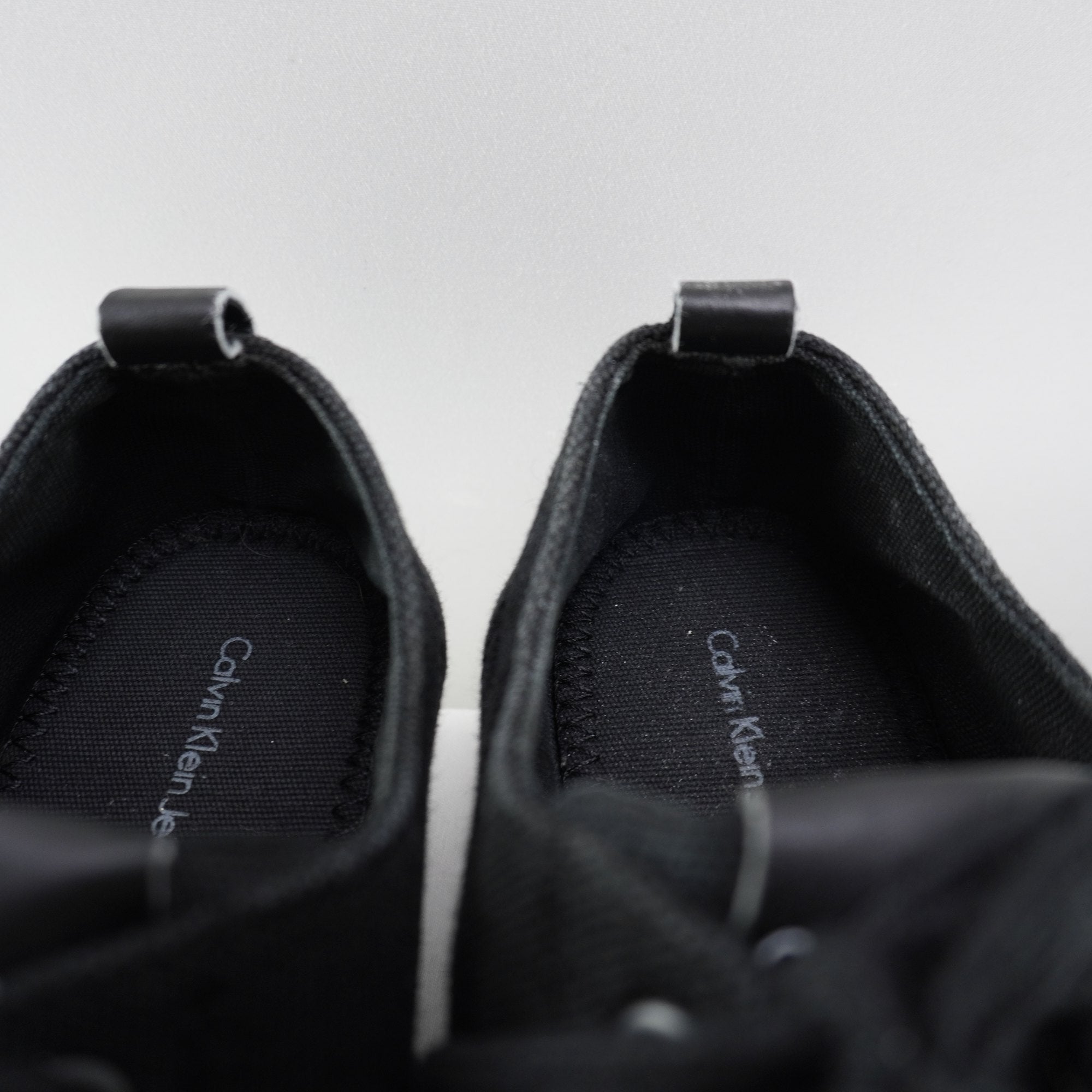 Zapatillas Calvin Klein para Mujer Usadas - Negros, Talla 38