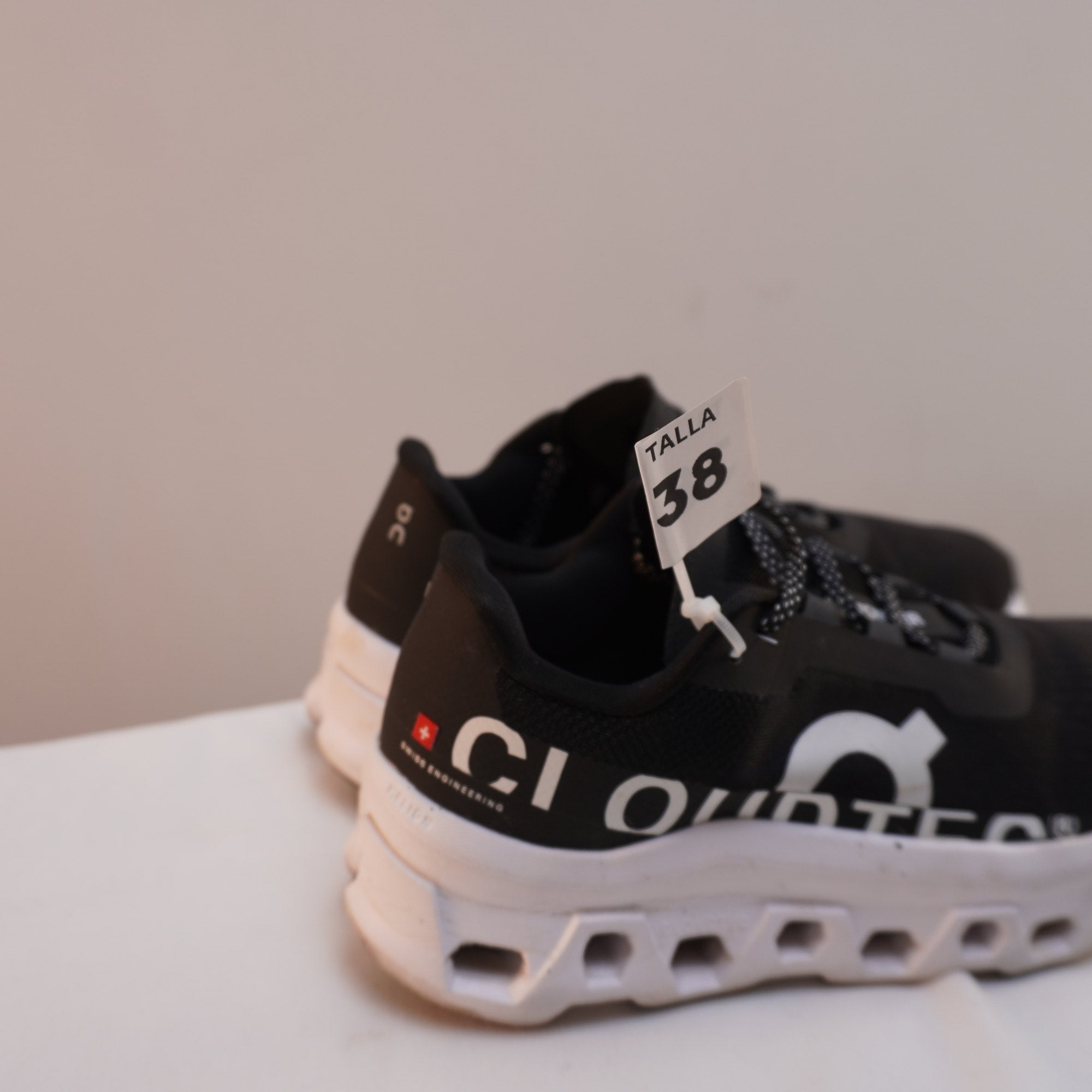 Zapatillas Cloudmonster 2 para Mujer Usadas - Negro, Talla 39