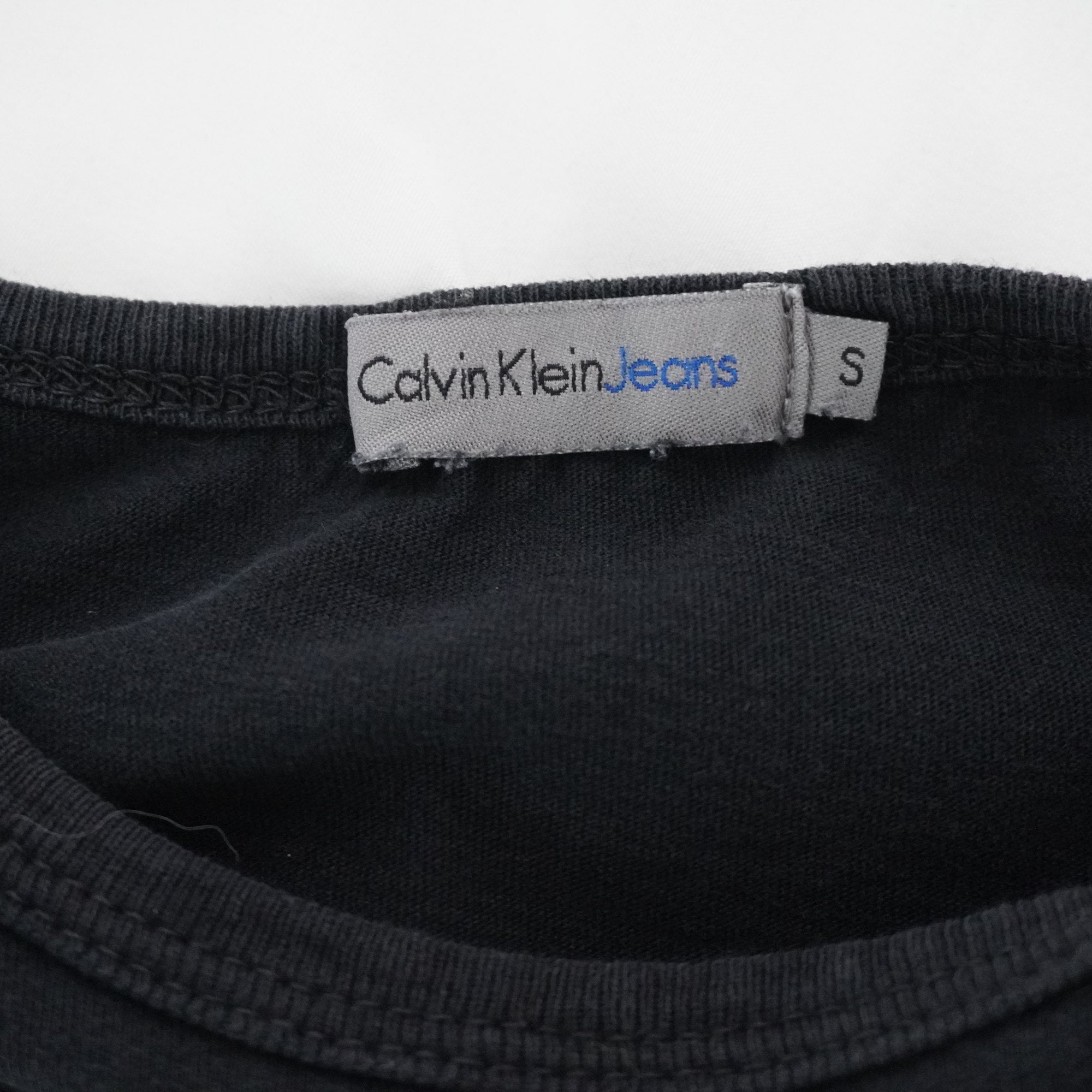 Camiseta de Manga Corta Calvin Klein para Mujer Usada - Negra, S